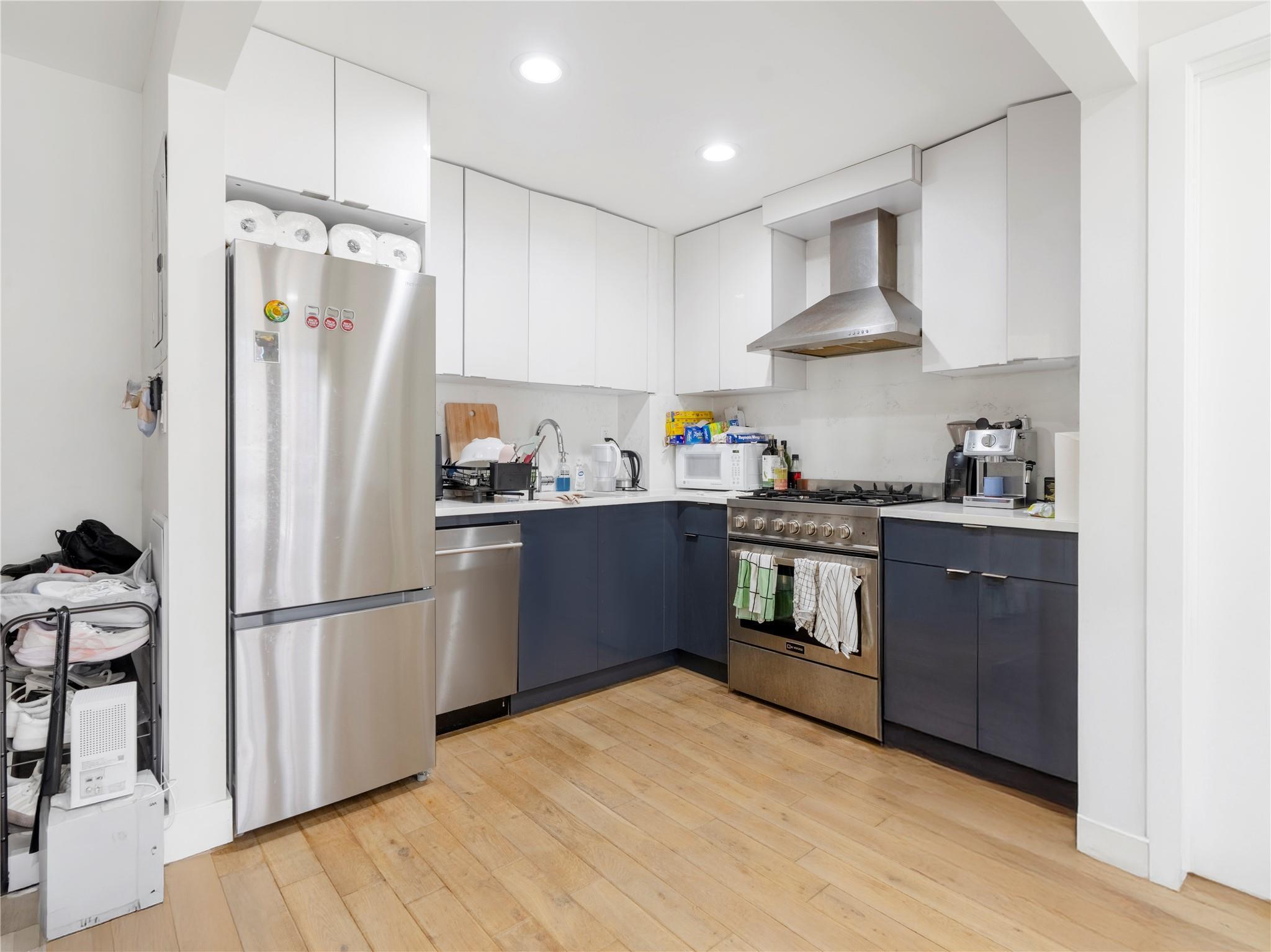 Condo 41st  Queens, NY 11101, MLS-895615-7
