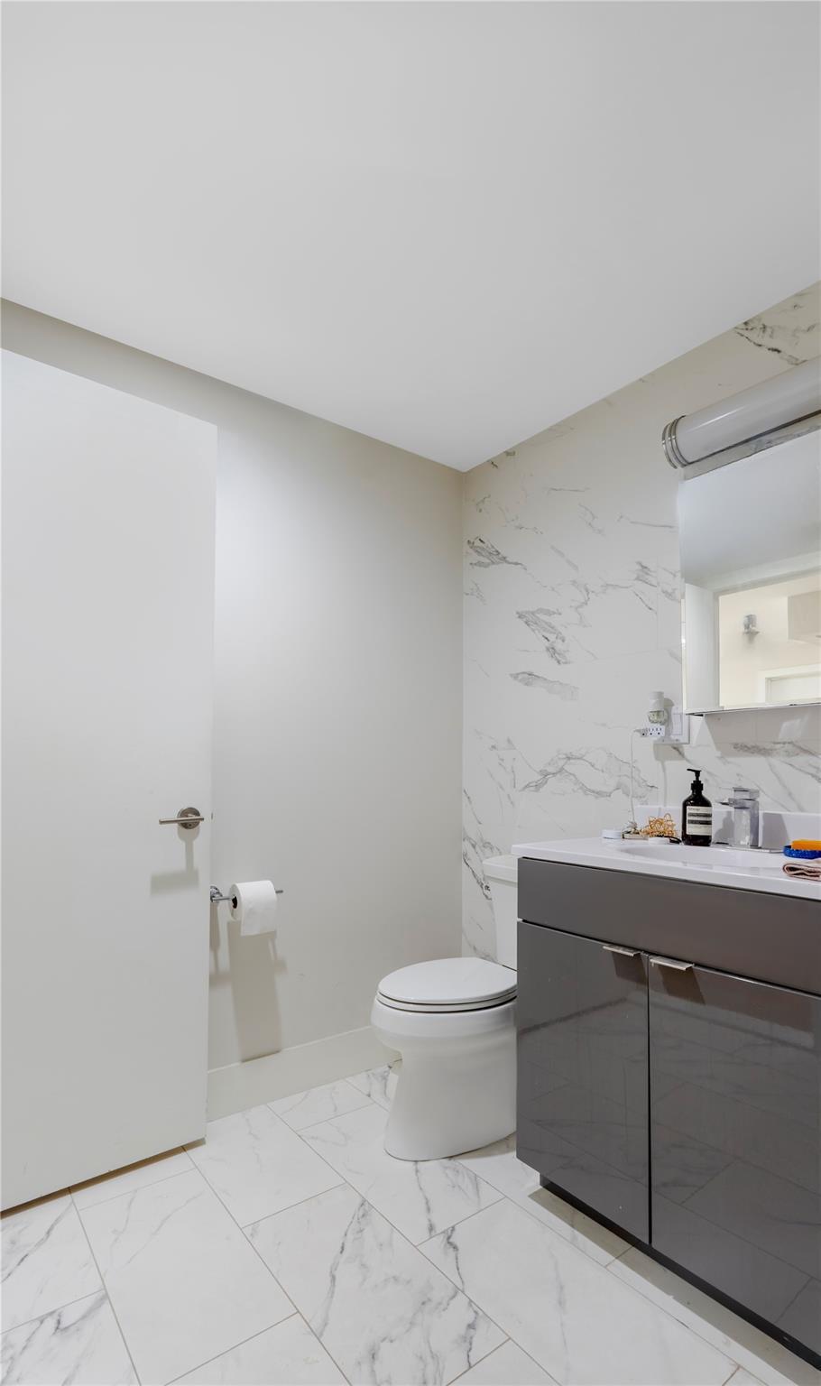 Condo 41st  Queens, NY 11101, MLS-895615-8
