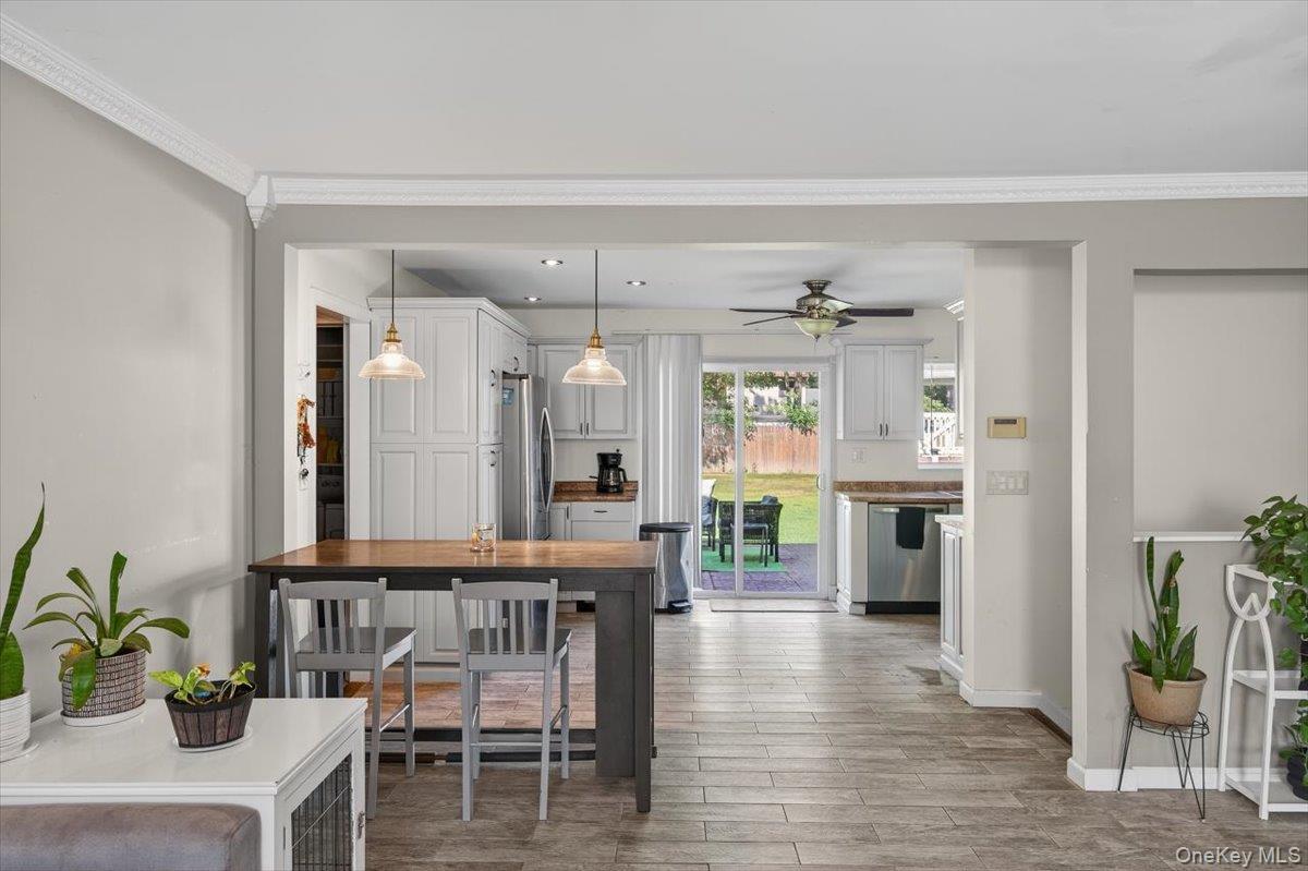 Single Family Sugarbush  Suffolk County, NY 11727, MLS-895674-8