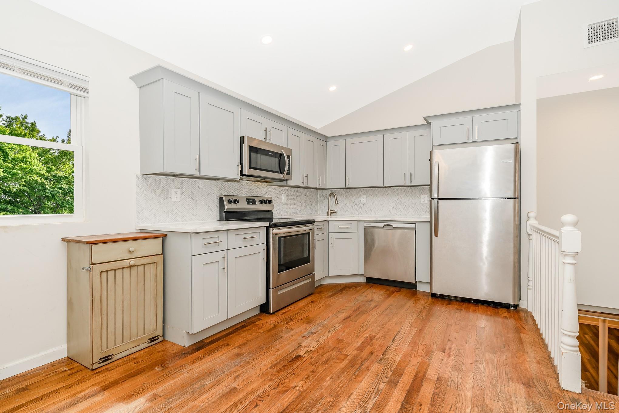 Single Family Pinetop Suffolk County, NY 11967, MLS-895748-17