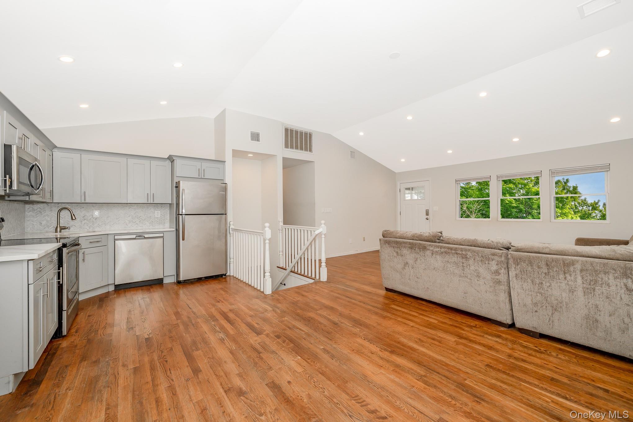 Single Family Pinetop Suffolk County, NY 11967, MLS-895748-18