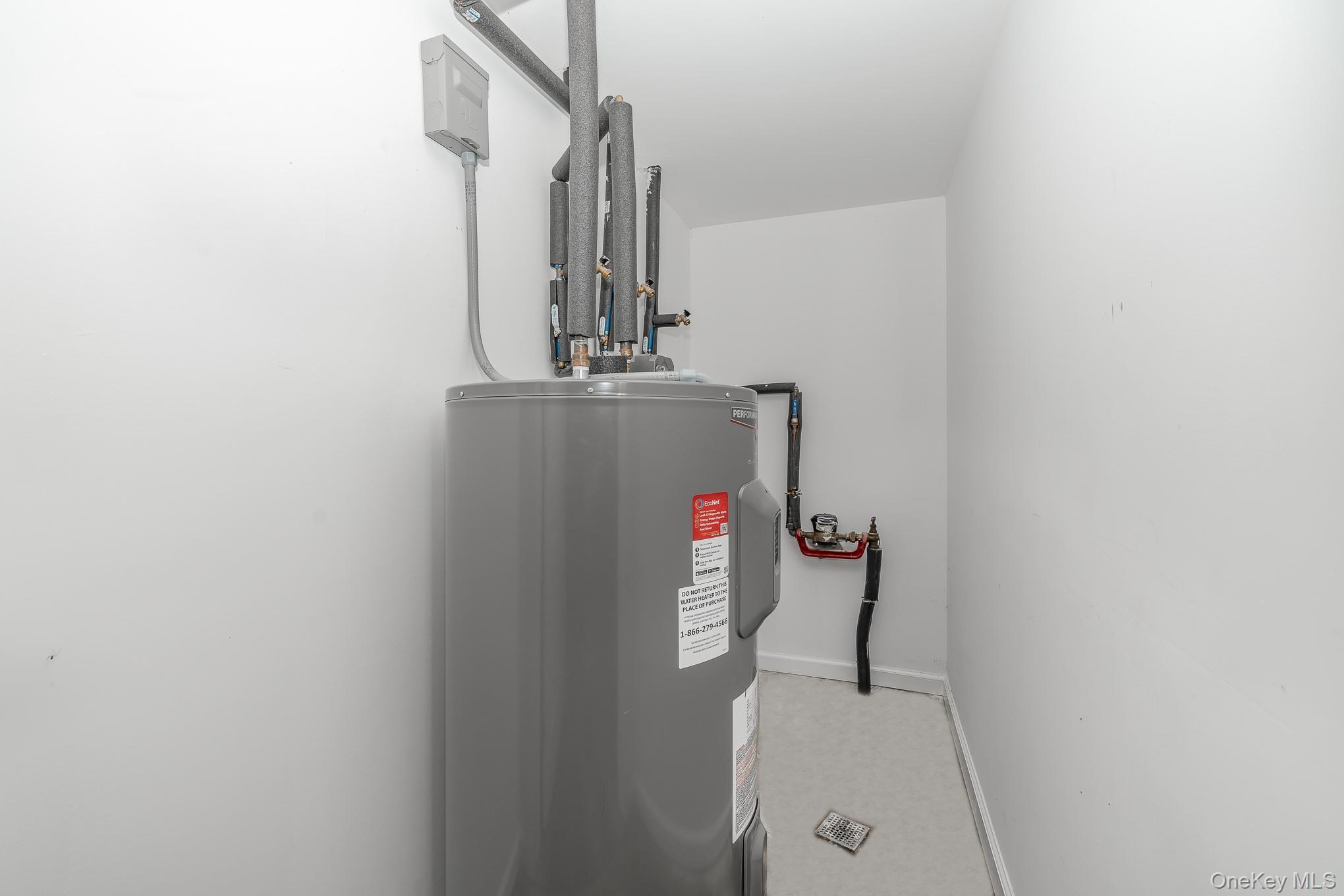 Single Family Pinetop Suffolk County, NY 11967, MLS-895748-19