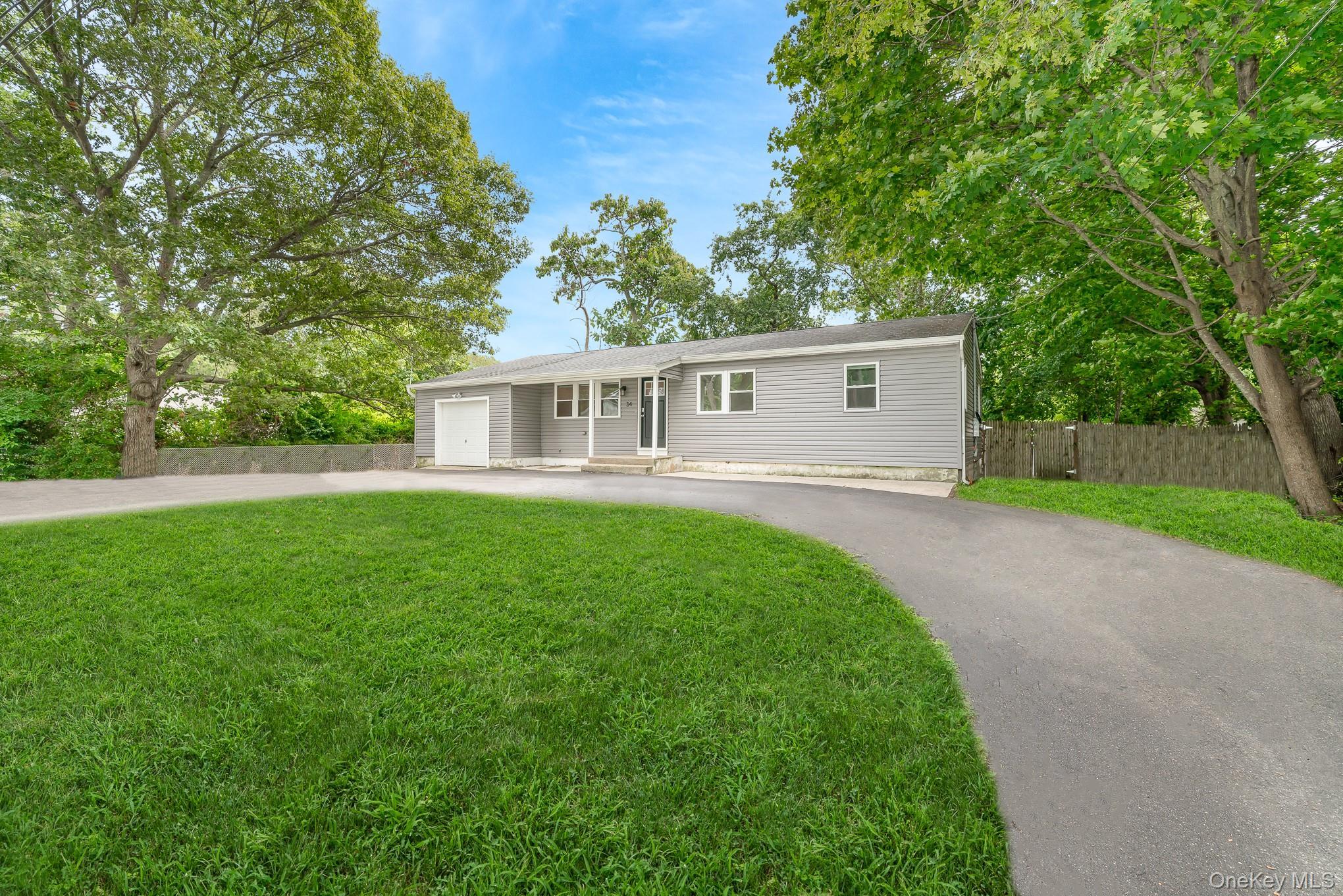 Single Family Pinetop Suffolk County, NY 11967, MLS-895748-2