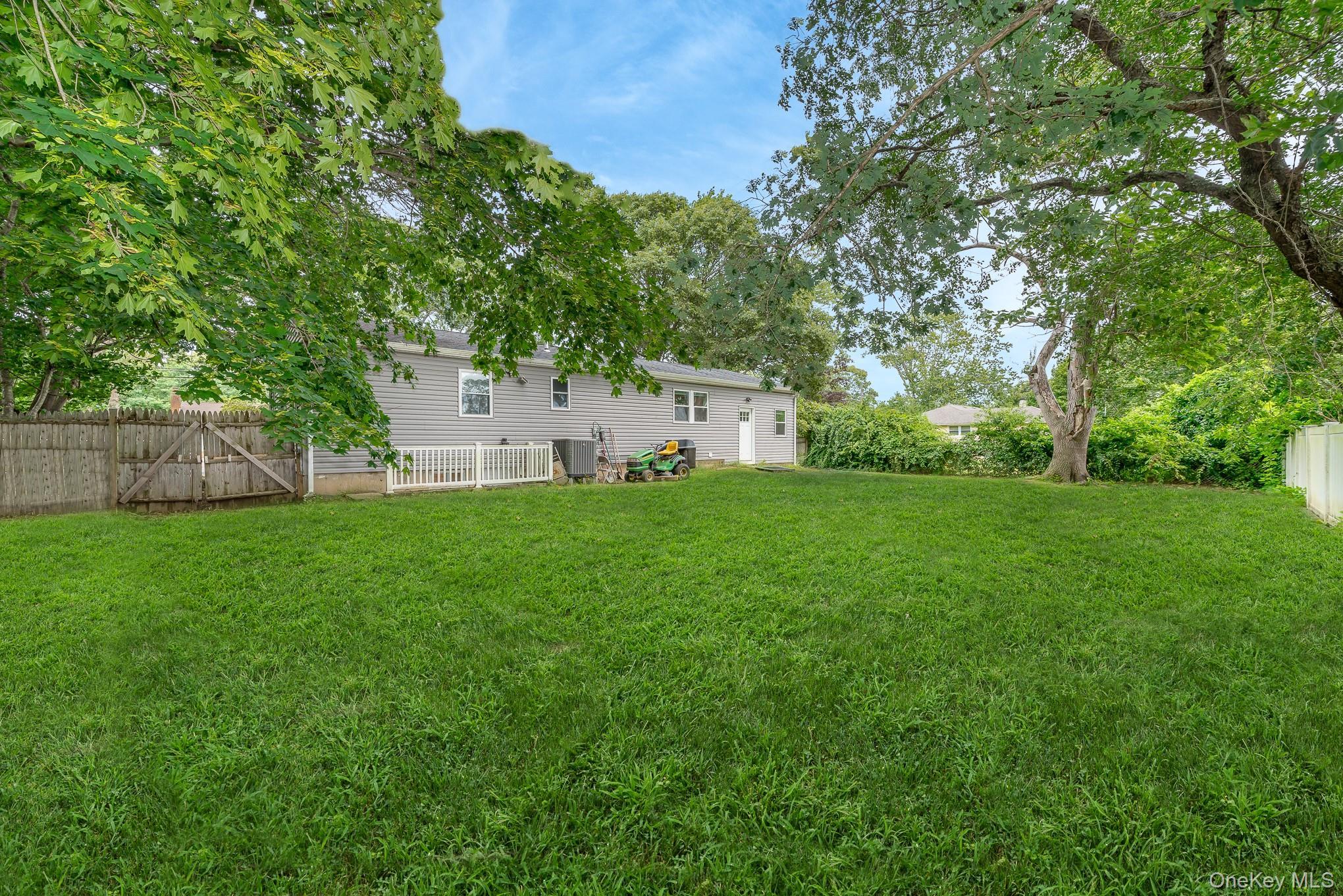 Single Family Pinetop Suffolk County, NY 11967, MLS-895748-4