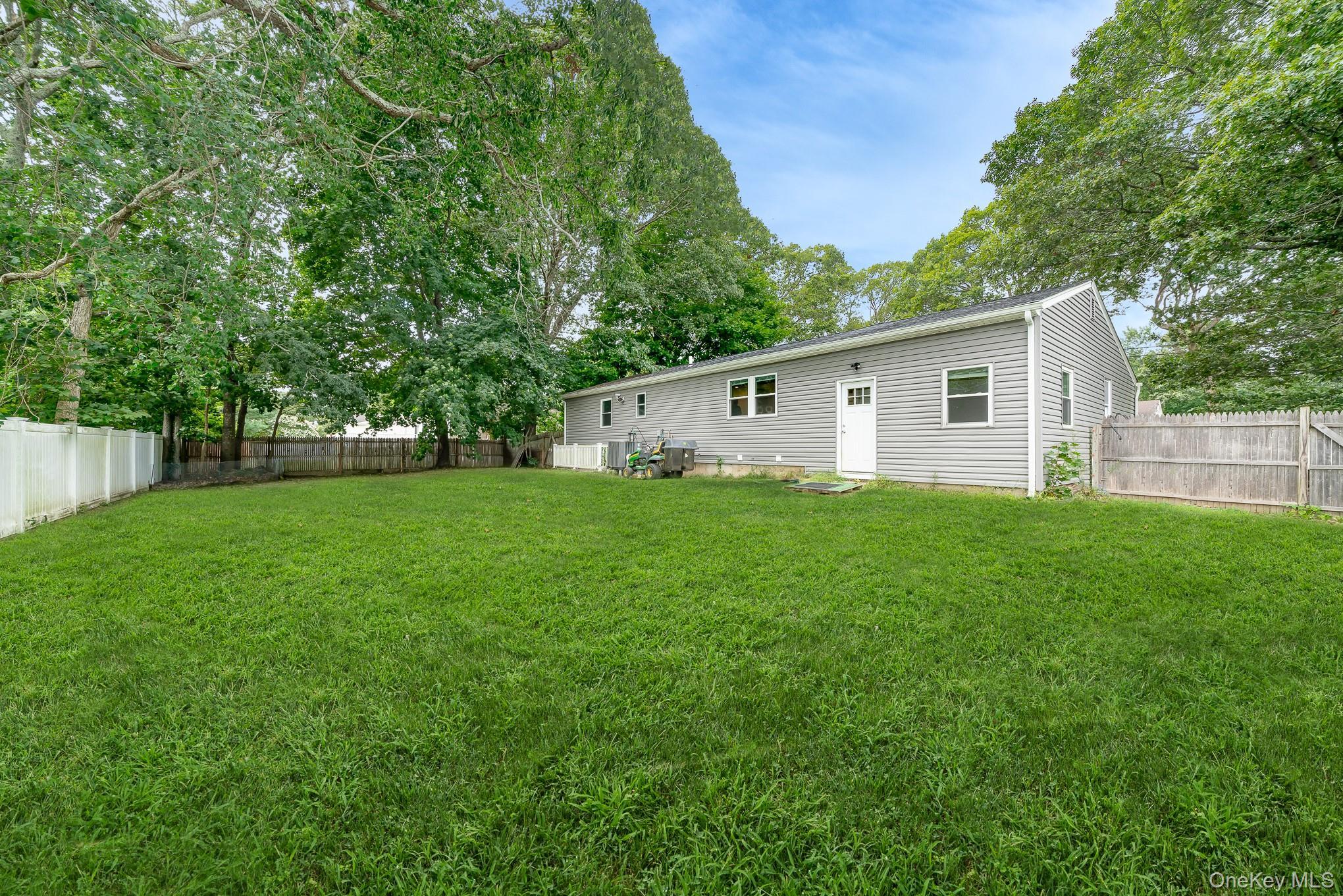 Single Family Pinetop Suffolk County, NY 11967, MLS-895748-5