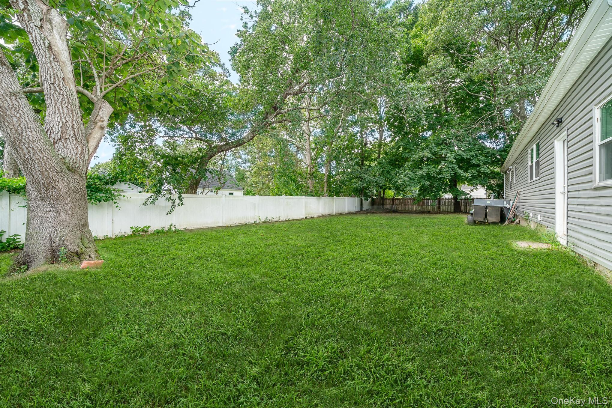 Single Family Pinetop Suffolk County, NY 11967, MLS-895748-6