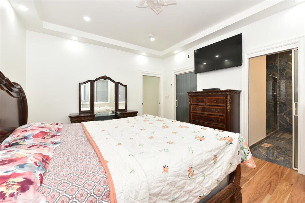 Single Family Somerset Queens, NY 11432, MLS-895753-8