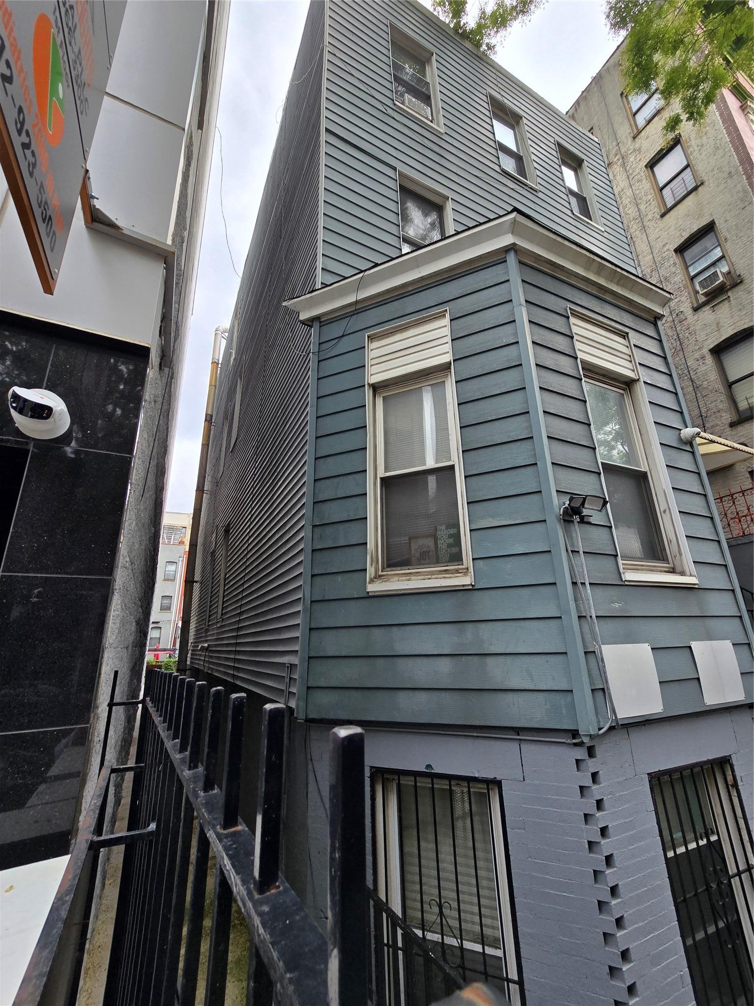 Single Family 168th  Manhattan, NY 10032, MLS-895768-3