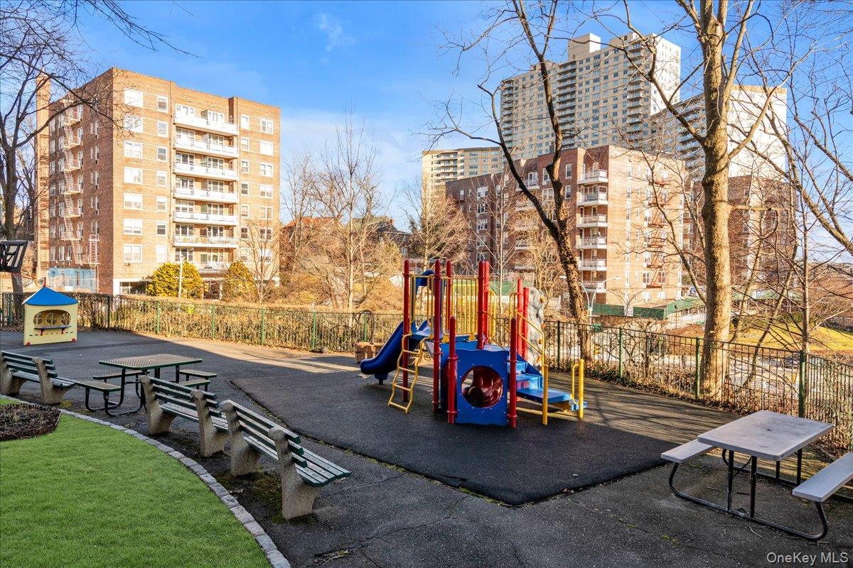 Coop Knolls Bronx, NY 10463, MLS-895794-9