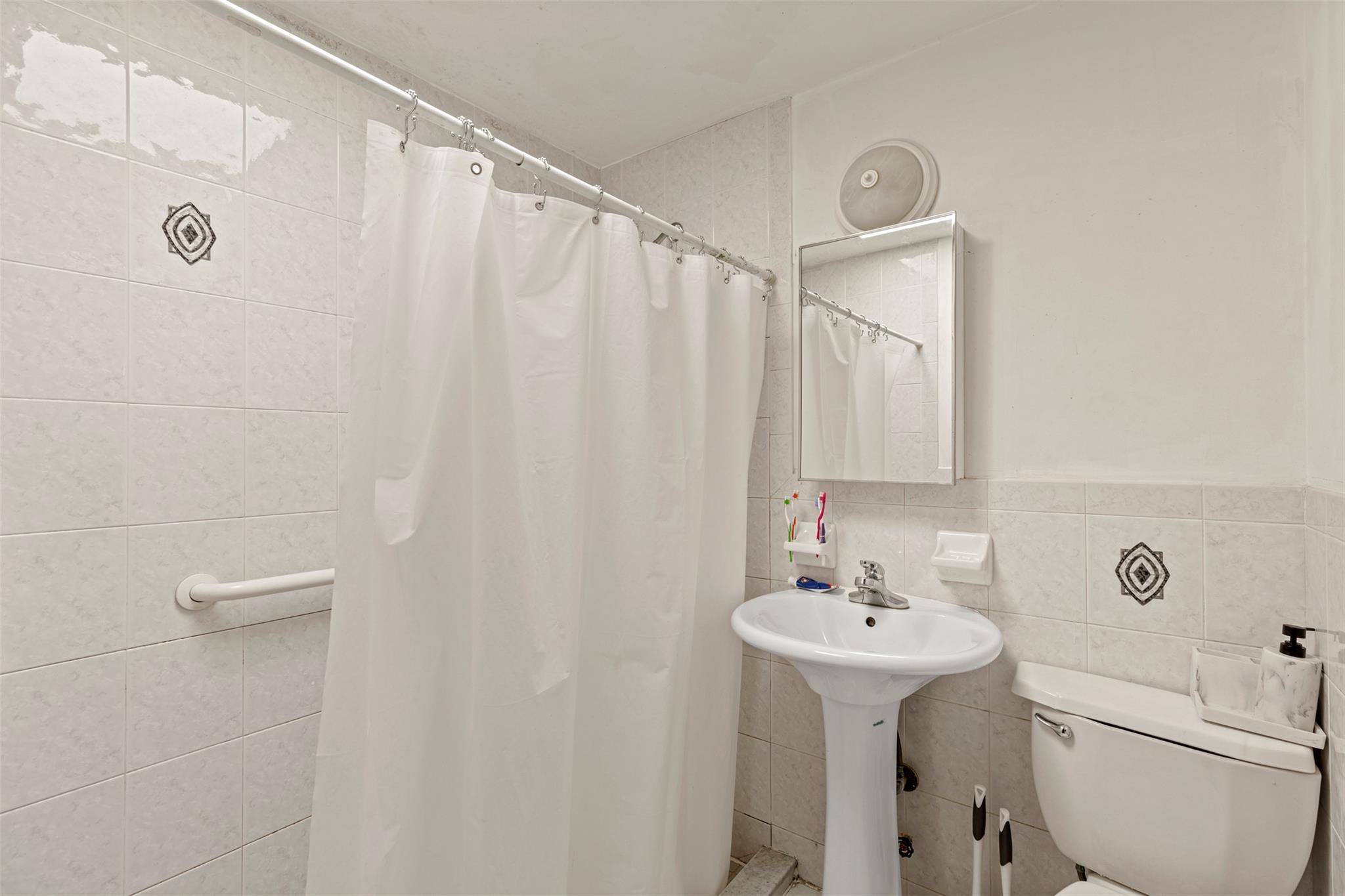 Single Family Sackett Bronx, NY 10462, MLS-895797-22