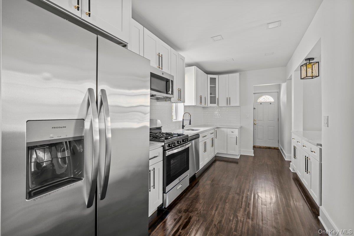 Single Family Clarence  Bronx, NY 10465, MLS-895881-15