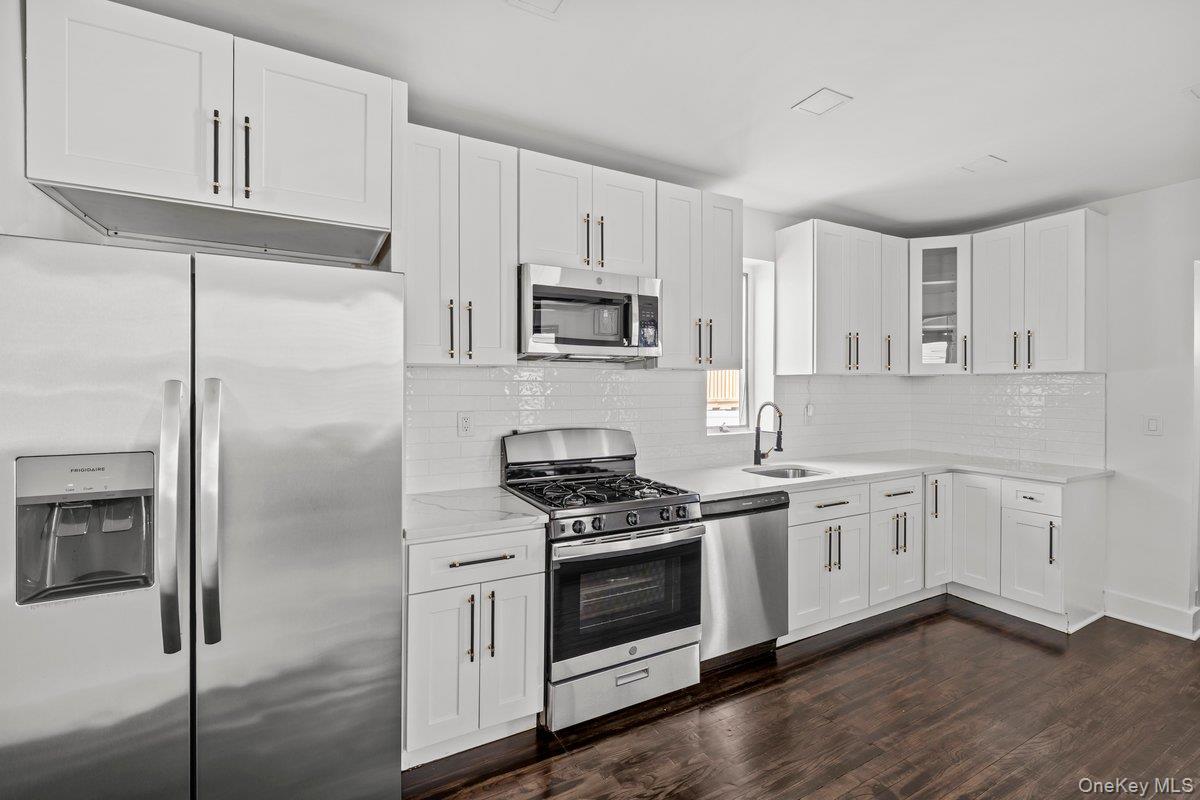 Single Family Clarence  Bronx, NY 10465, MLS-895881-16