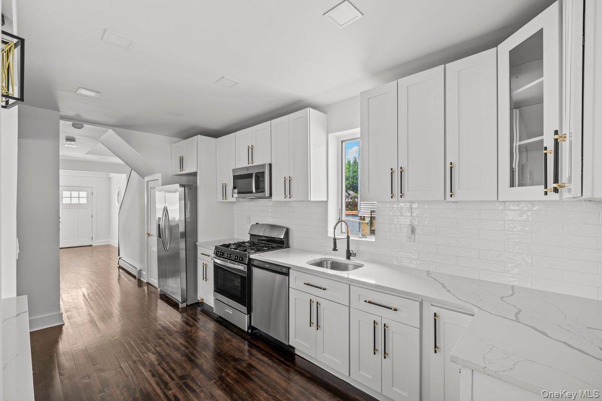 Single Family Clarence  Bronx, NY 10465, MLS-895881-17