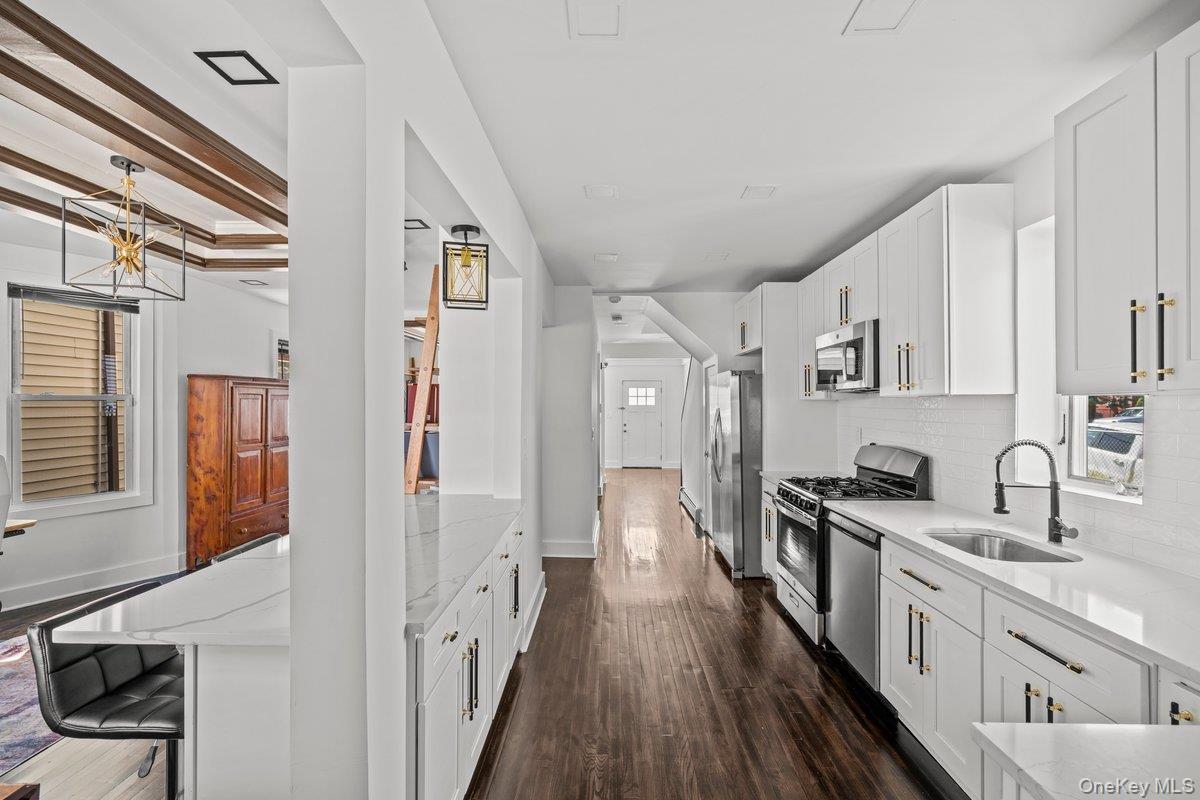 Single Family Clarence  Bronx, NY 10465, MLS-895881-18