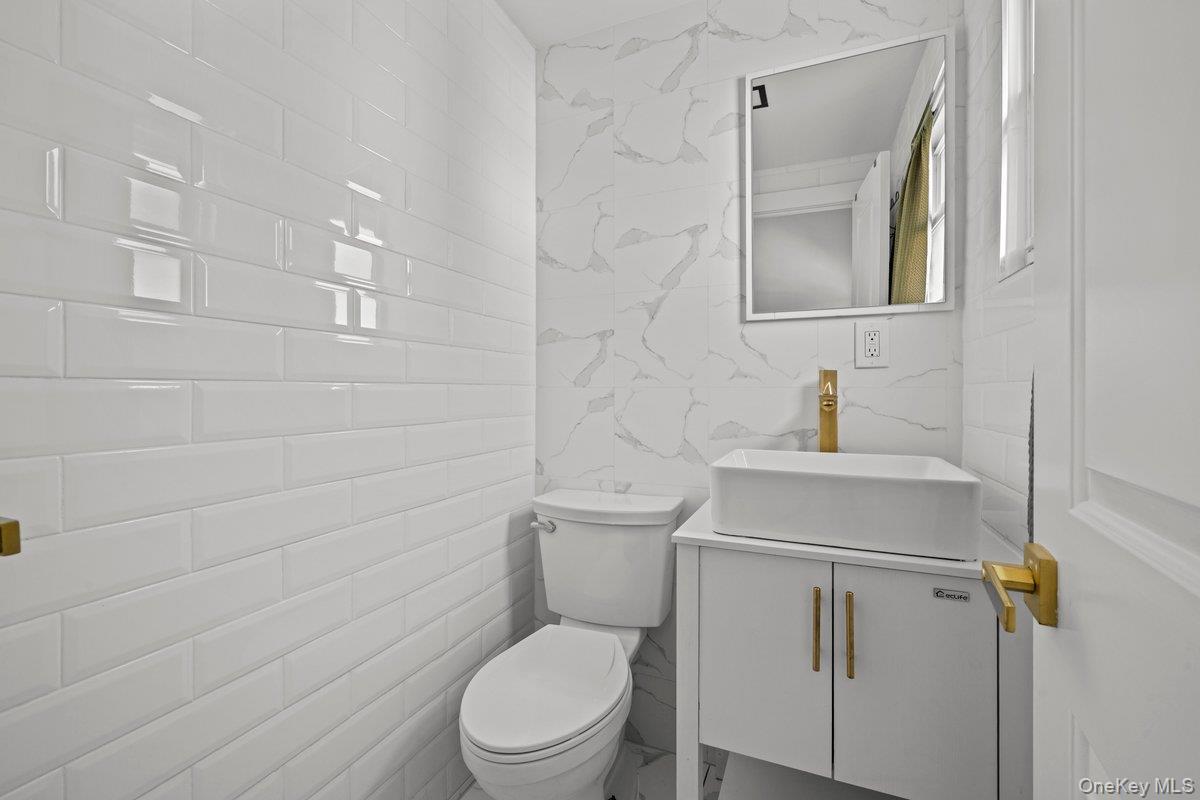 Single Family Clarence  Bronx, NY 10465, MLS-895881-19