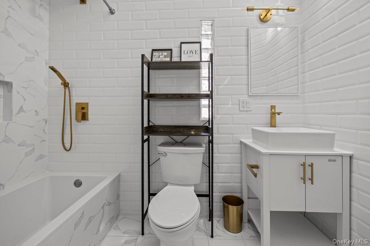 Single Family Clarence  Bronx, NY 10465, MLS-895881-24