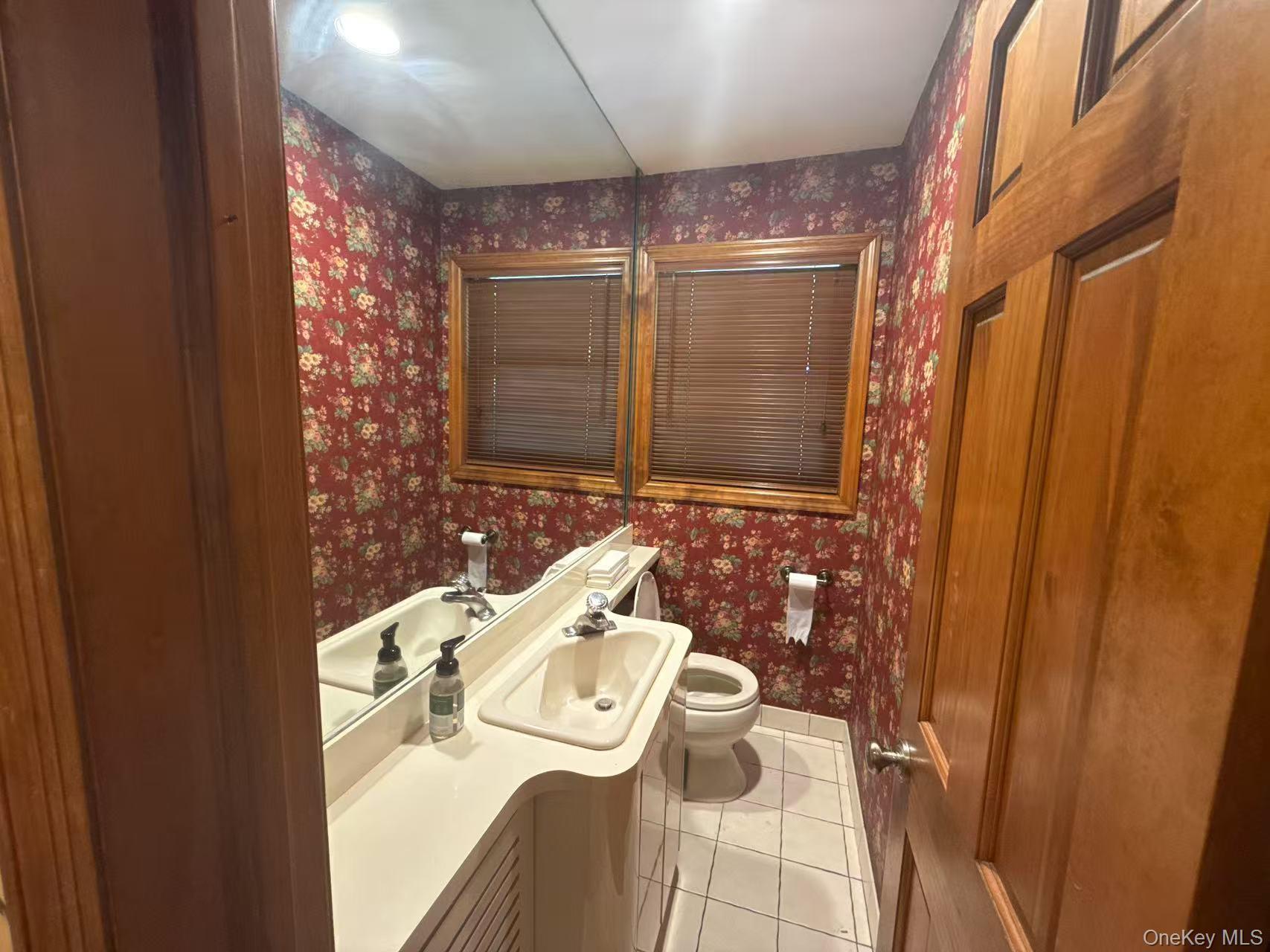 Single Family Oakdale Nassau County, NY 11577, MLS-896022-17