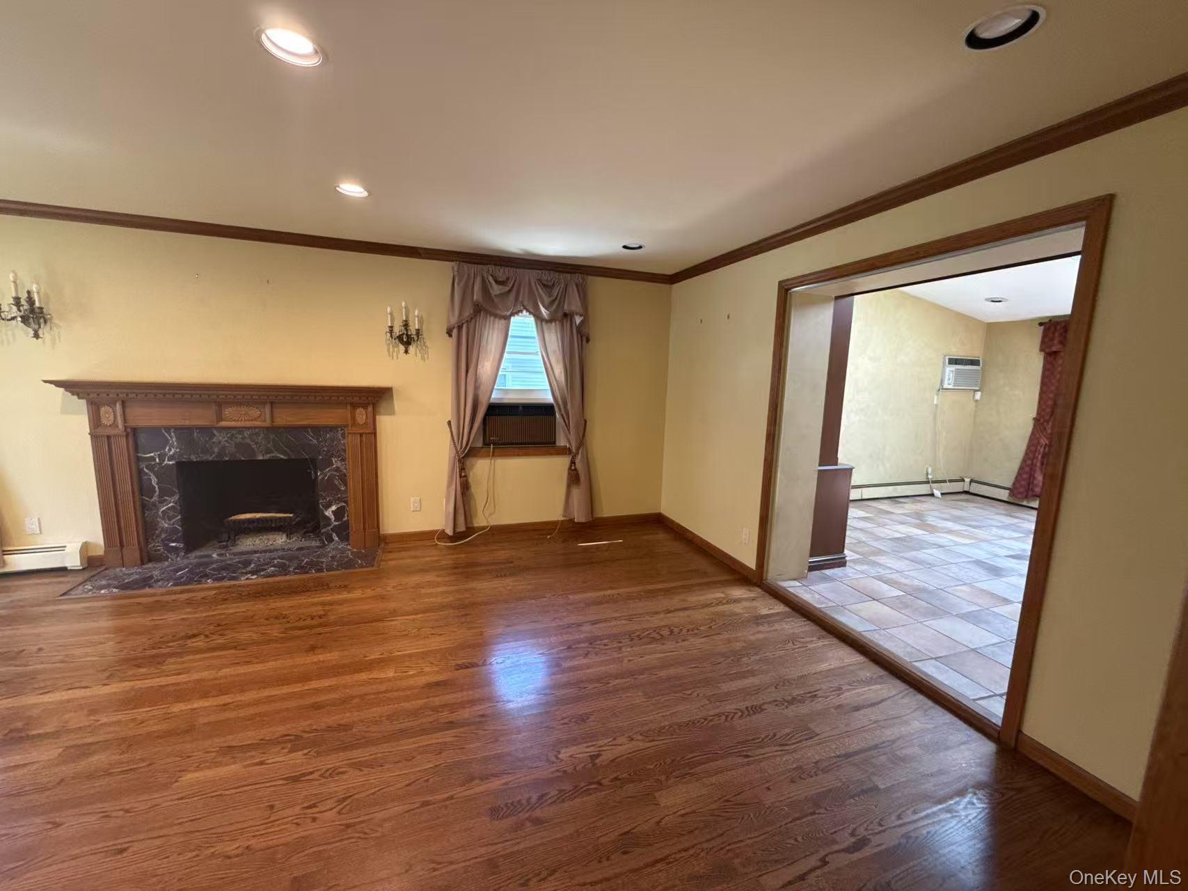 Single Family Oakdale Nassau County, NY 11577, MLS-896022-18