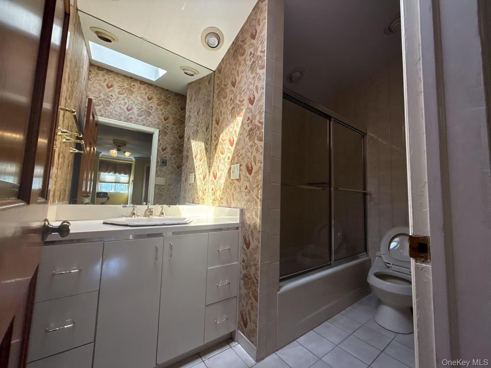 Single Family Oakdale Nassau County, NY 11577, MLS-896022-21