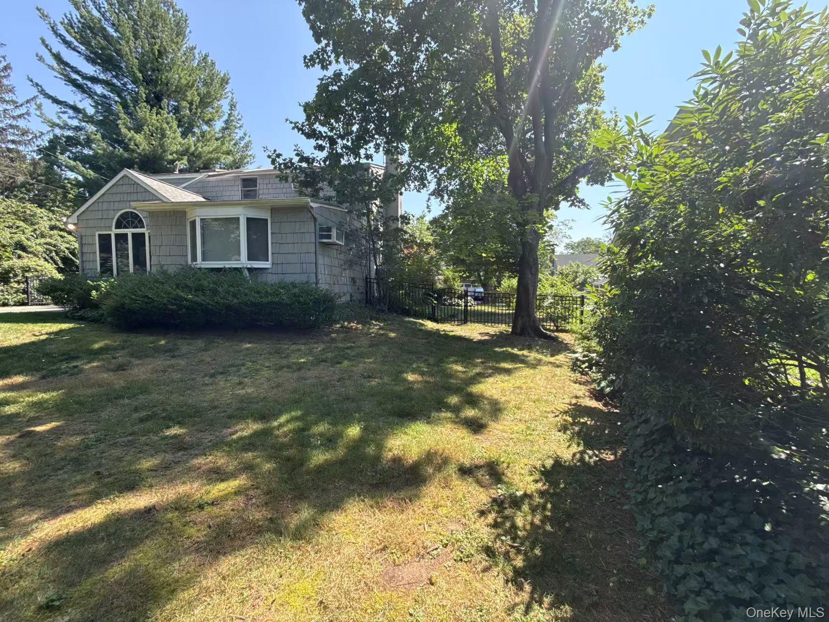 Single Family Oakdale Nassau County, NY 11577, MLS-896022-24