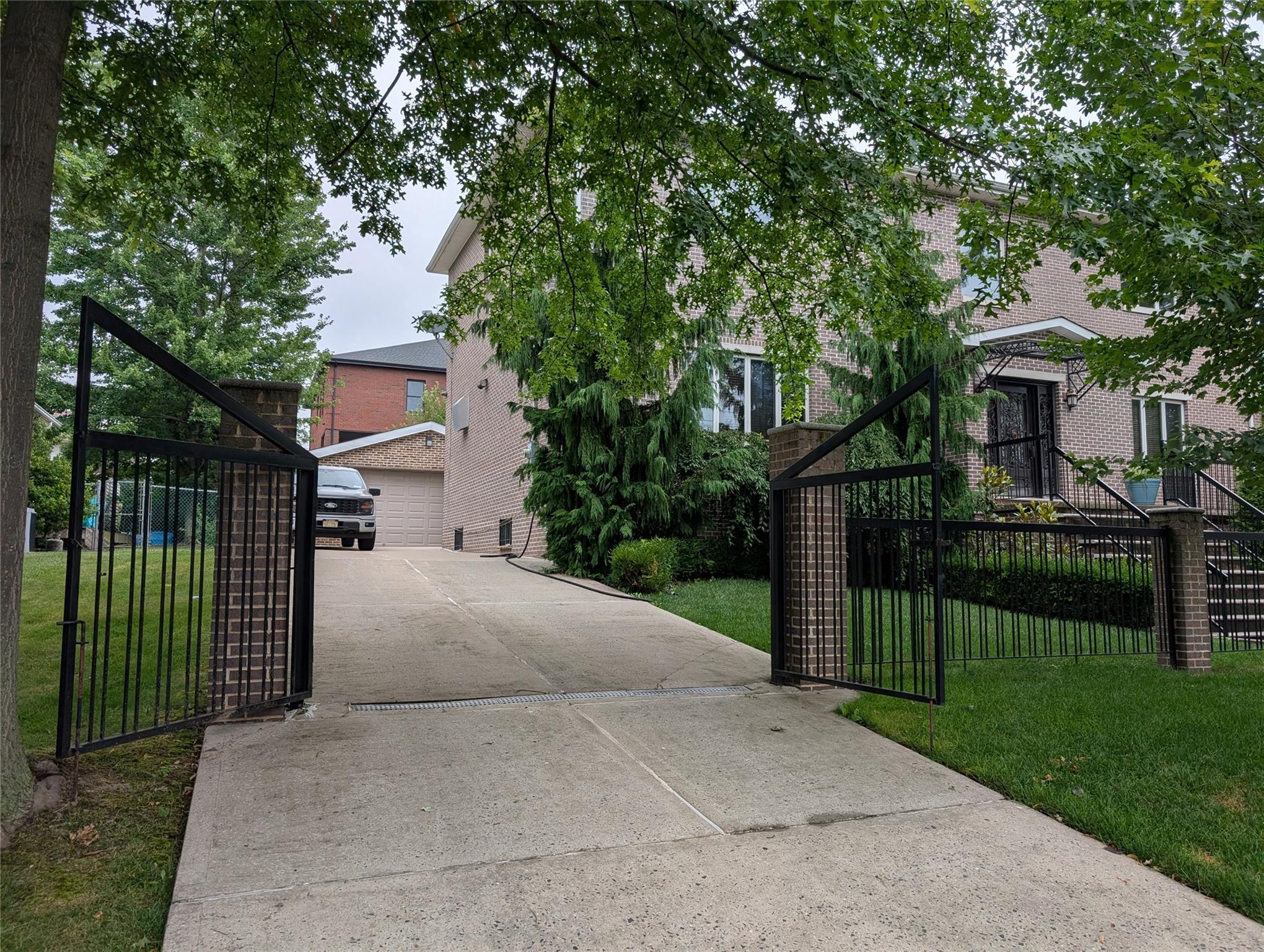 Single Family Lenzie  Staten Island, NY 10312, MLS-896064-2