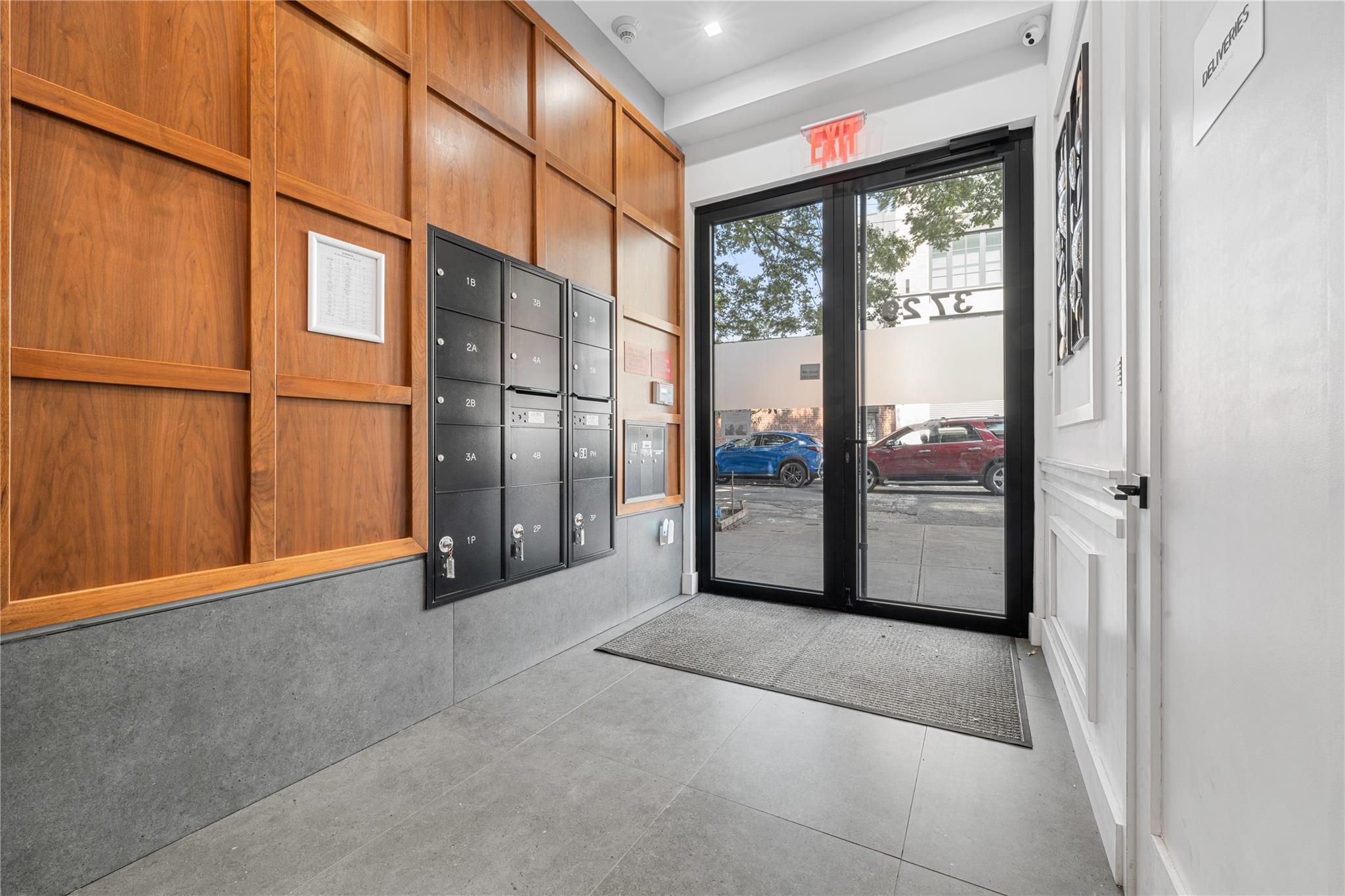 Condo 32nd  Queens, NY 11101, MLS-896071-2
