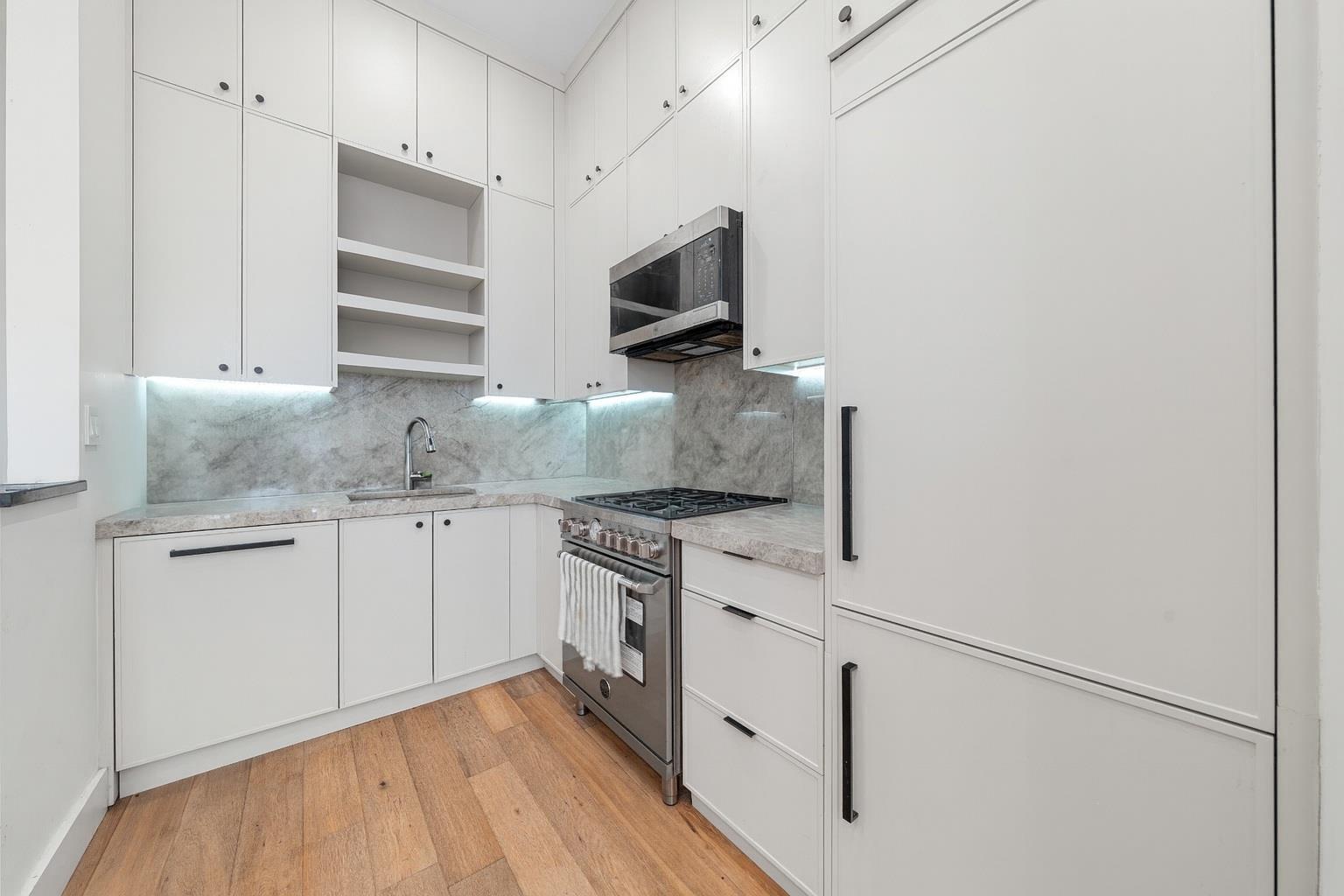 Condo 32nd  Queens, NY 11101, MLS-896071-7