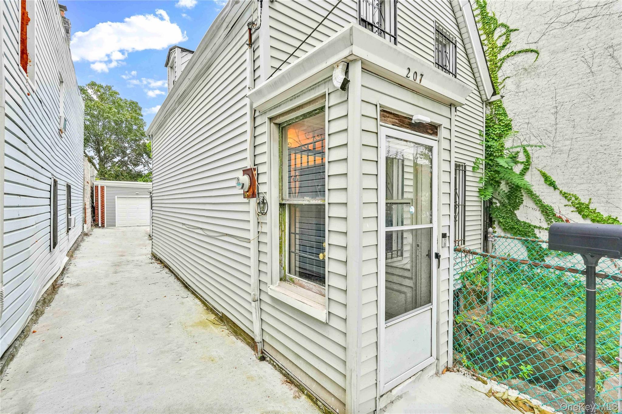 Single Family Bradford  Brooklyn, NY 11207, MLS-896102-33