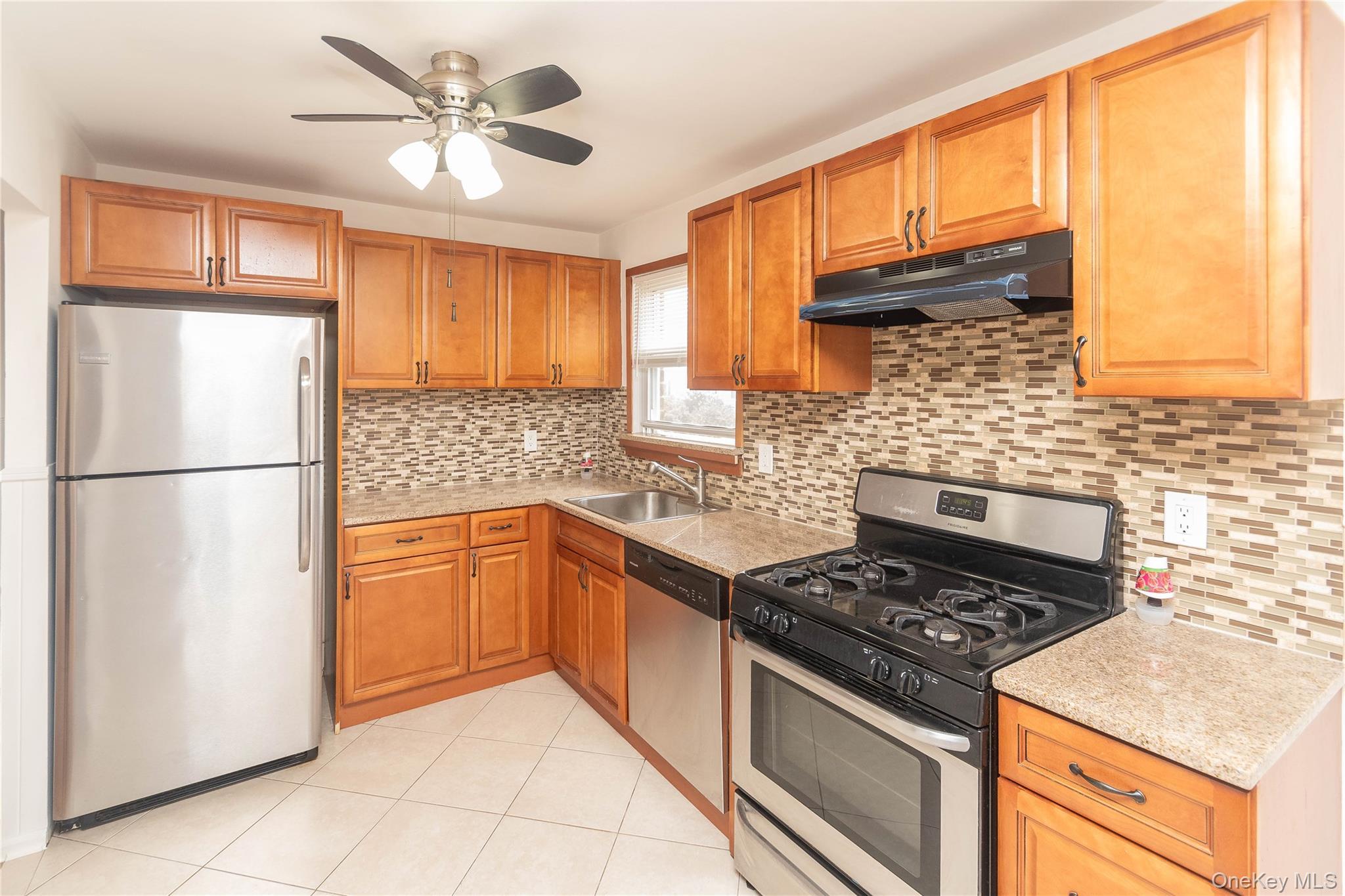 Single Family Vincent  Bronx, NY 10465, MLS-896141-17