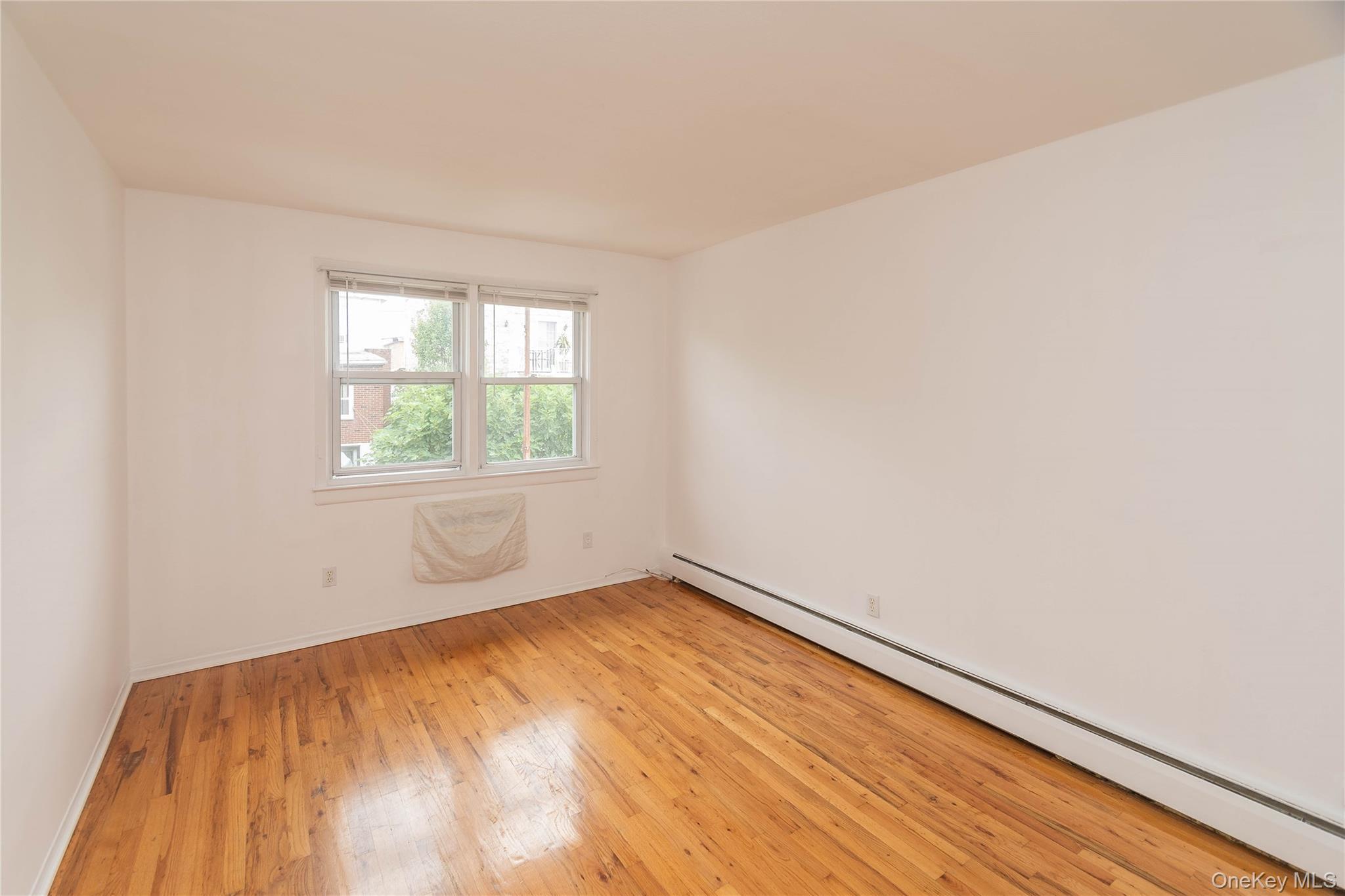 Single Family Vincent  Bronx, NY 10465, MLS-896141-25