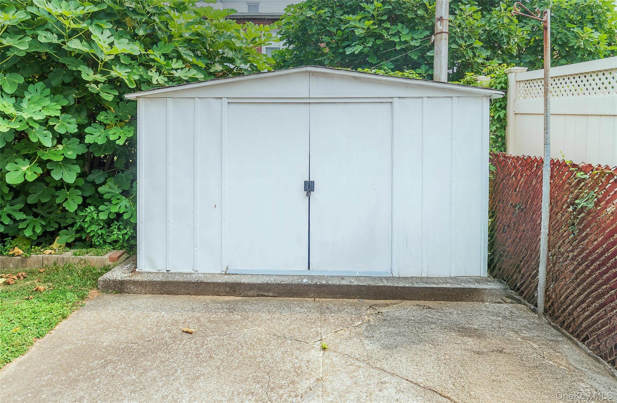 Single Family Vincent  Bronx, NY 10465, MLS-896141-33