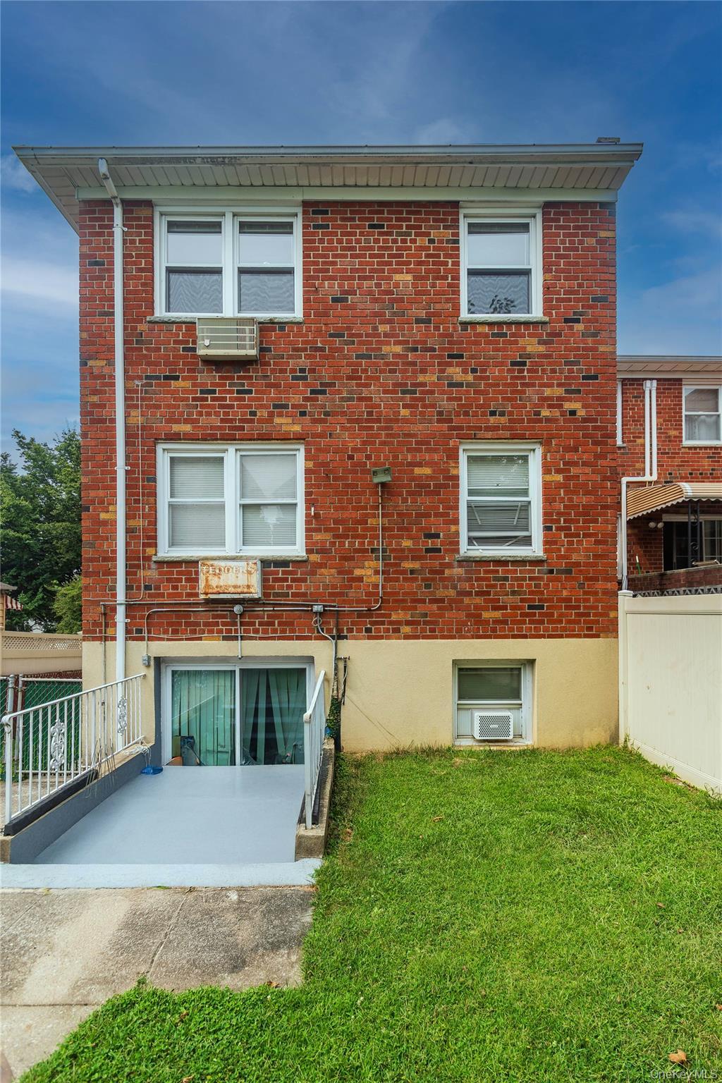 Single Family Vincent  Bronx, NY 10465, MLS-896141-34