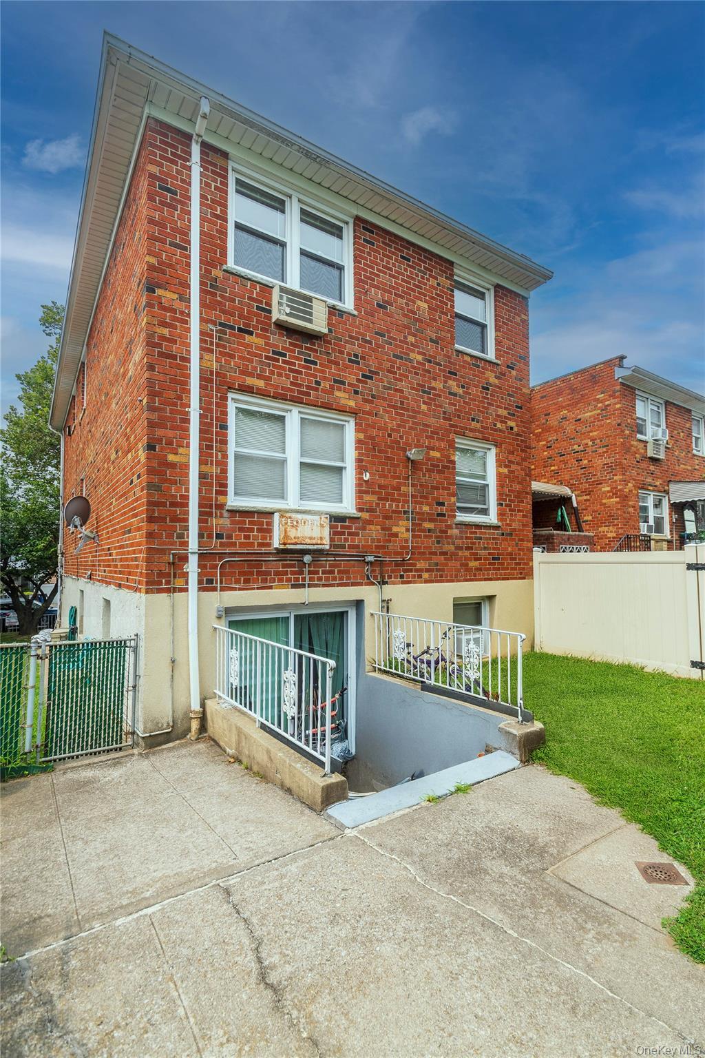 Single Family Vincent  Bronx, NY 10465, MLS-896141-36