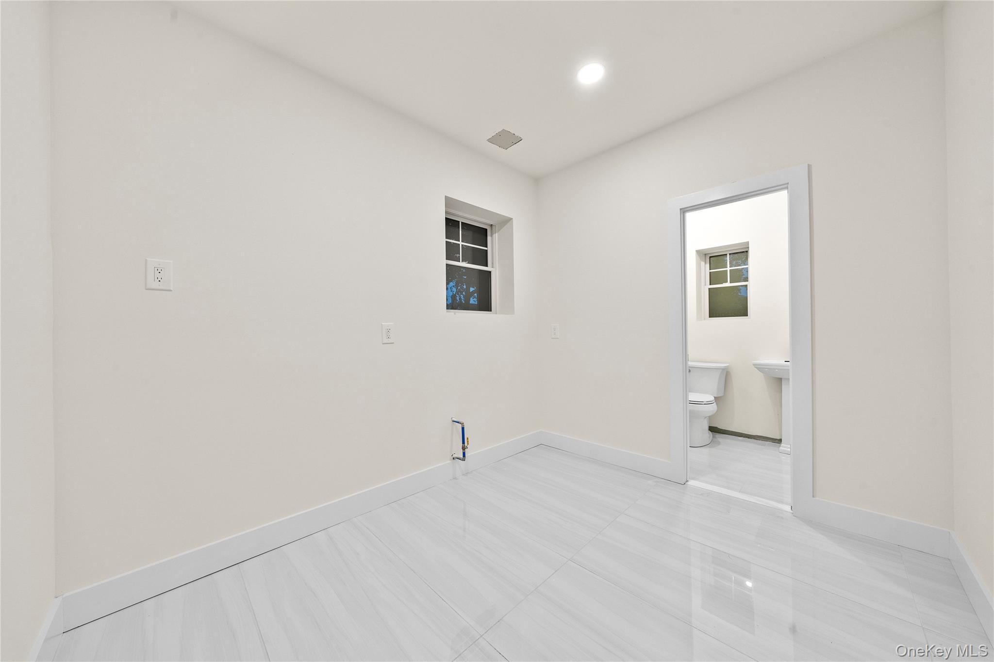 Single Family Fairview Suffolk County, NY 11705, MLS-896230-33