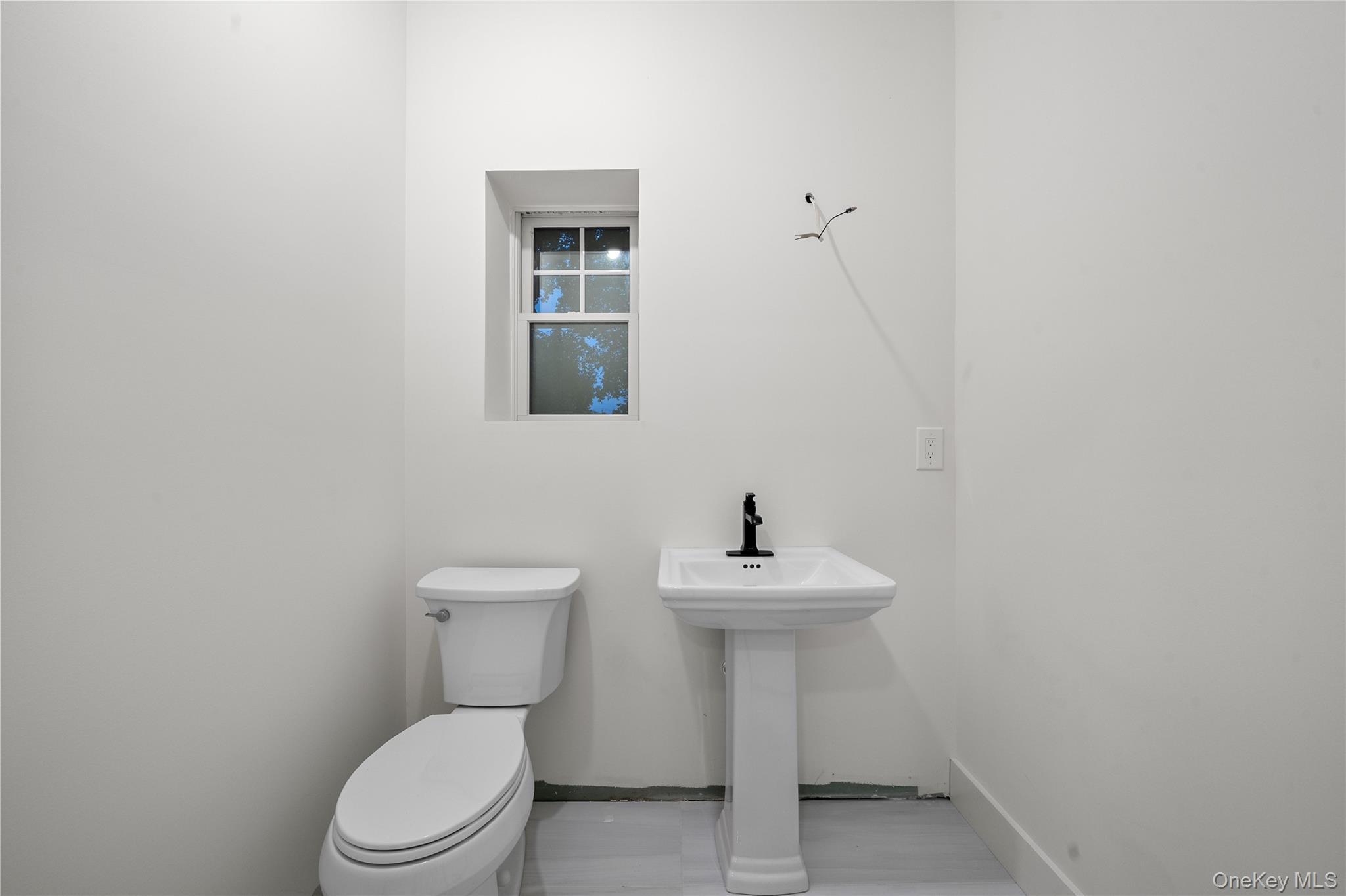 Single Family Fairview Suffolk County, NY 11705, MLS-896230-34