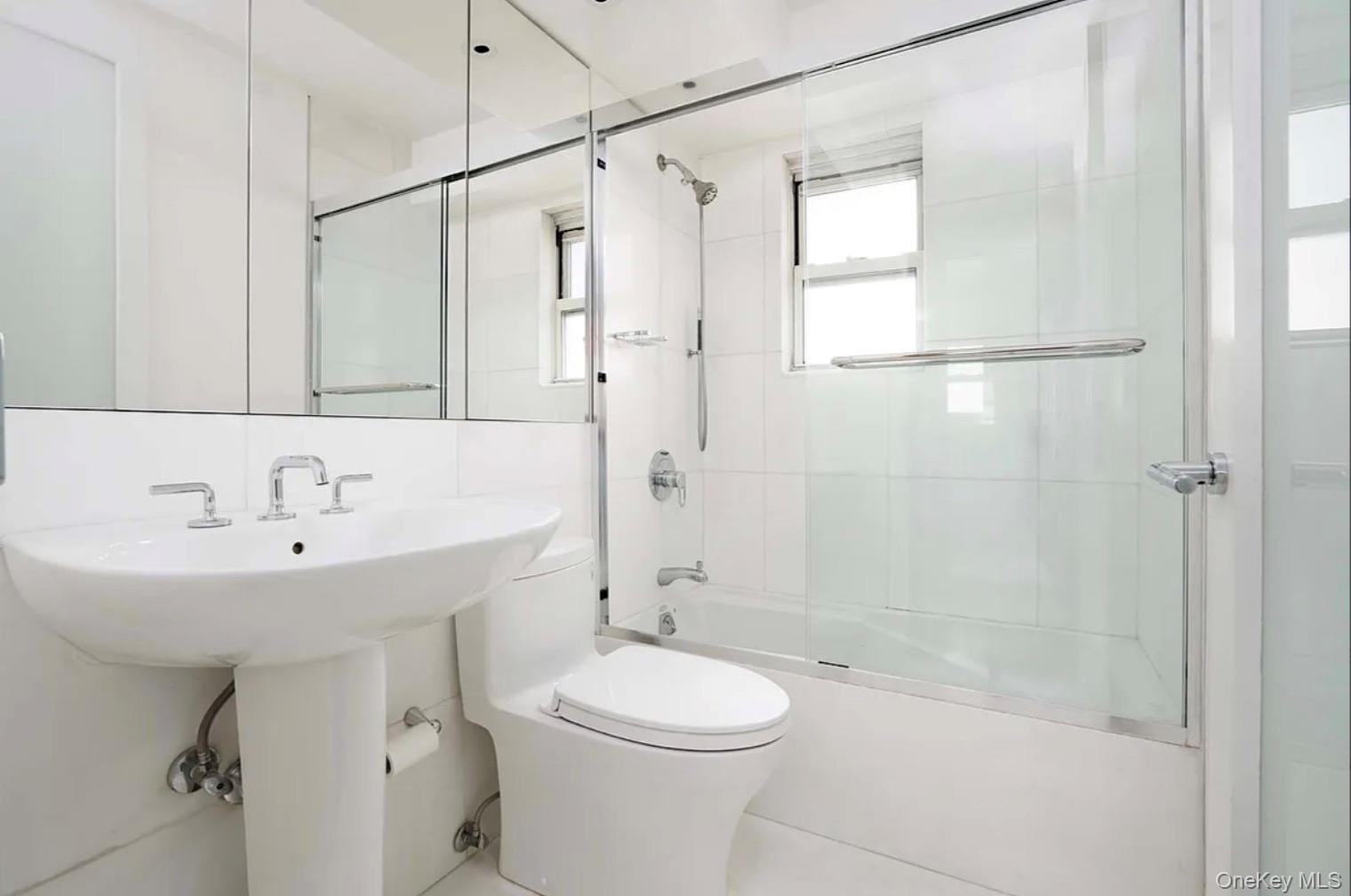 Apartment East 57th Manhattan, NY 10022, MLS-896290-14