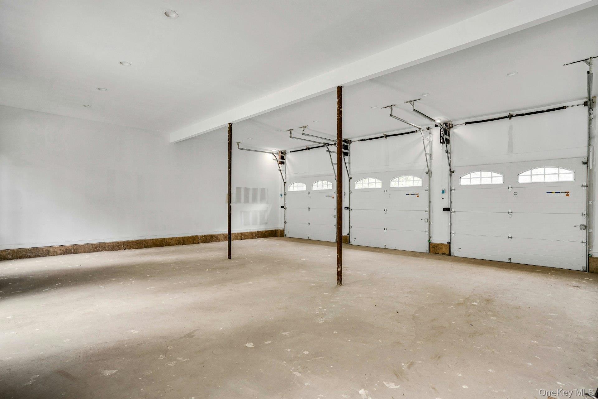 Single Family Weeks  Suffolk County, NY 11746, MLS-896348-43