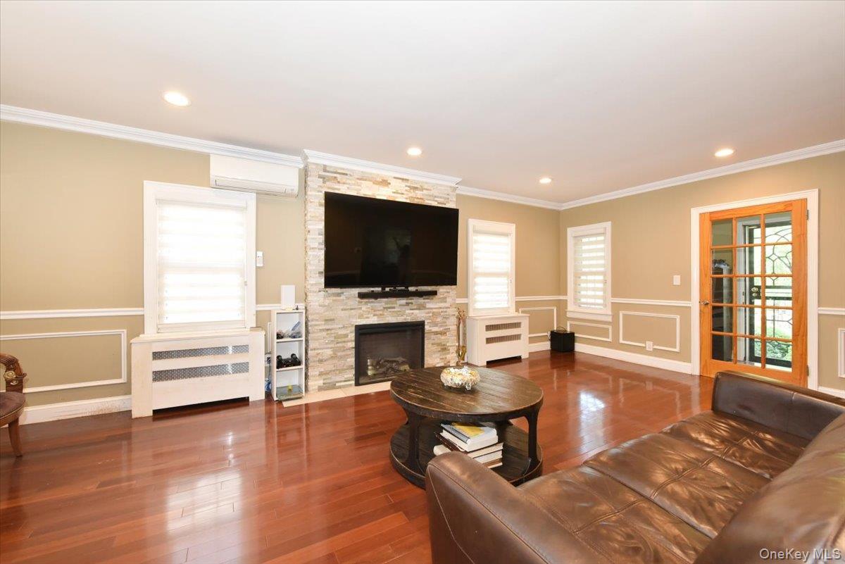 Single Family Mclaughlin Queens, NY 11423, MLS-896389-11