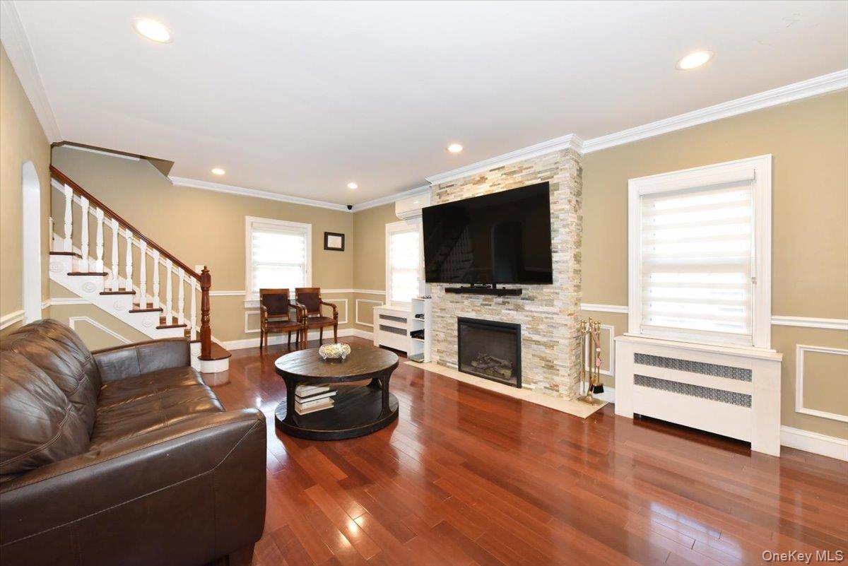 Single Family Mclaughlin Queens, NY 11423, MLS-896389-12