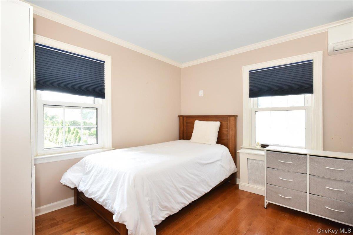 Single Family Mclaughlin Queens, NY 11423, MLS-896389-22