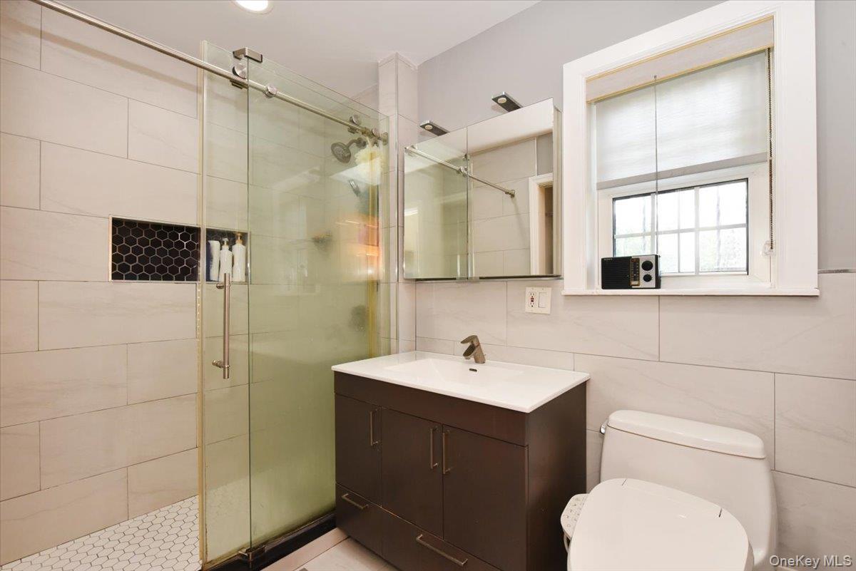 Single Family Mclaughlin Queens, NY 11423, MLS-896389-24