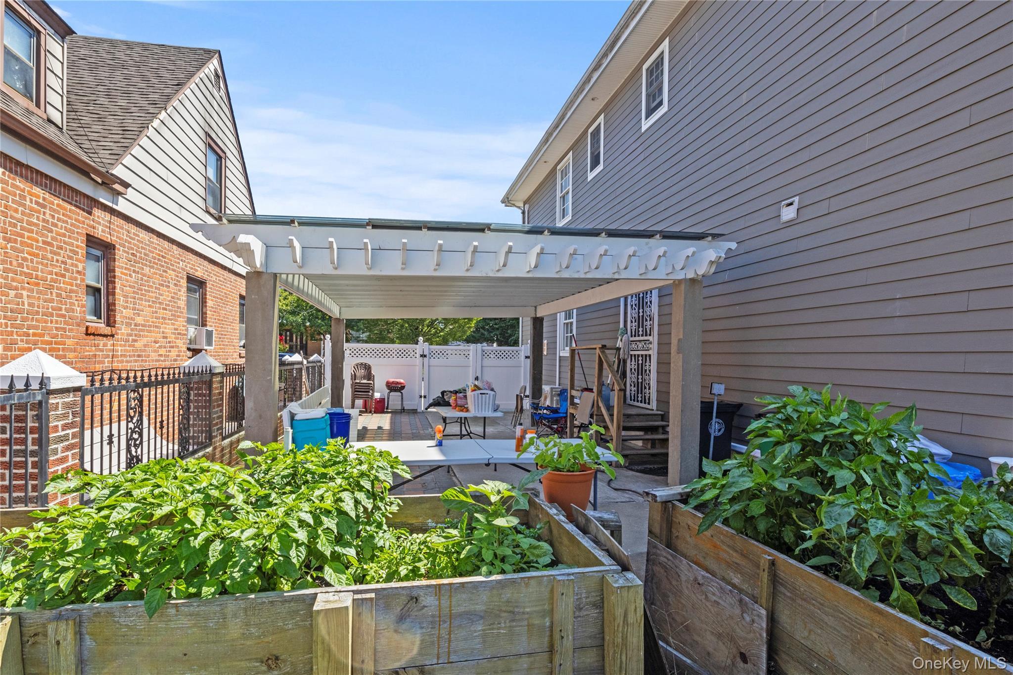 Single Family Bay 24th  Queens, NY 11691, MLS-896495-35