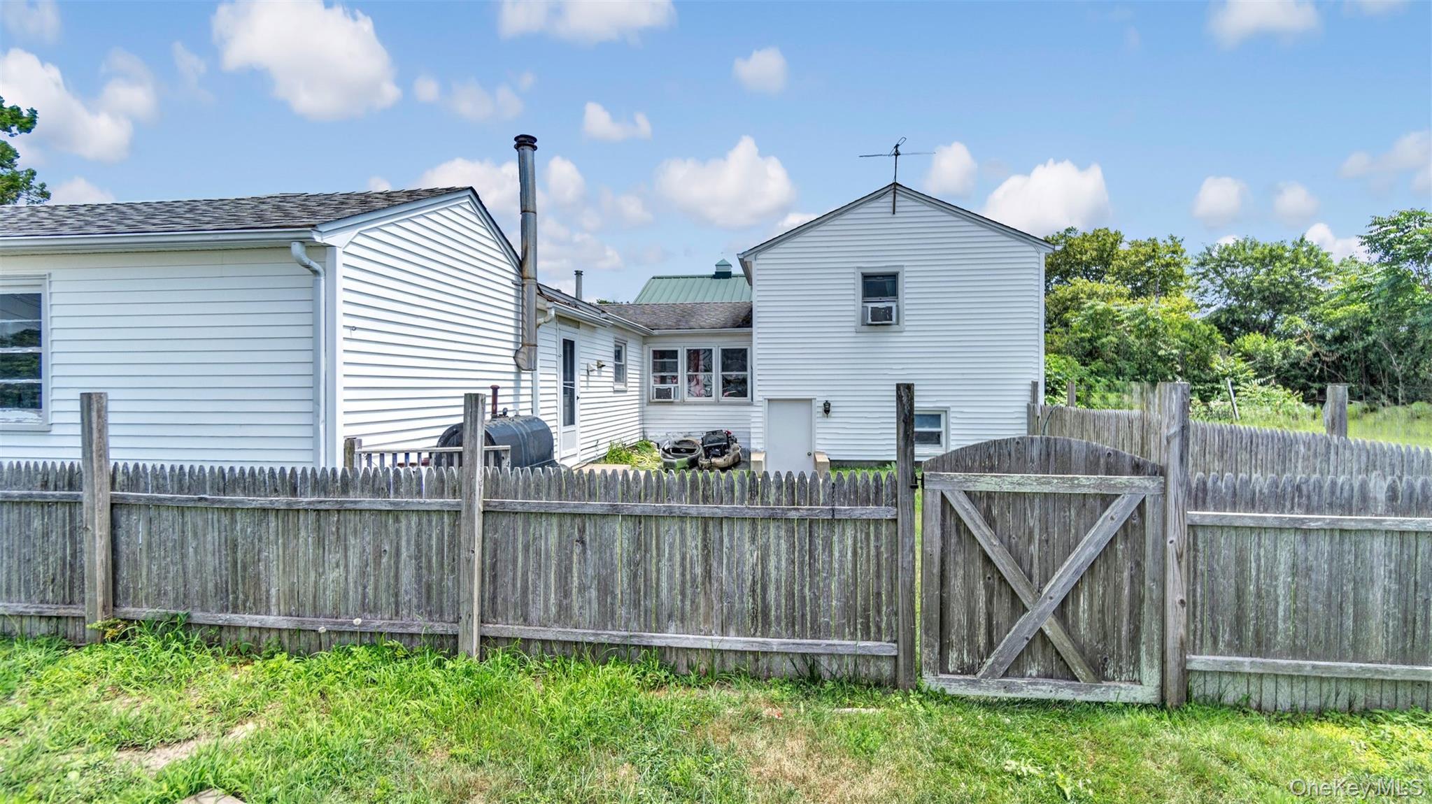 Single Family Foster Suffolk County, NY 11946, MLS-896525-22