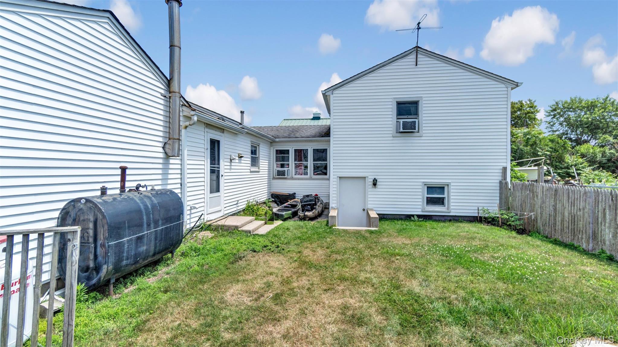 Single Family Foster Suffolk County, NY 11946, MLS-896525-23