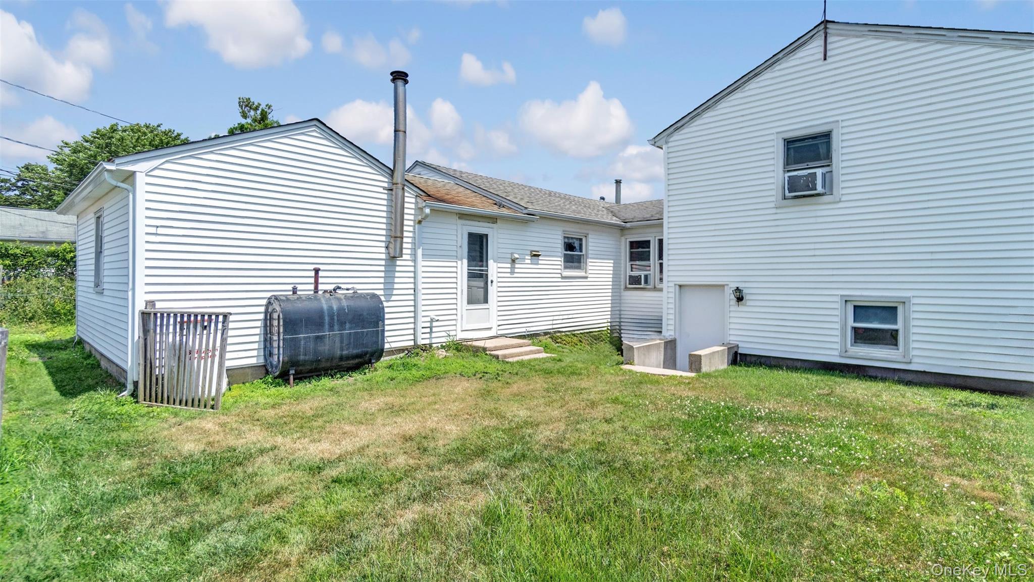 Single Family Foster Suffolk County, NY 11946, MLS-896525-24