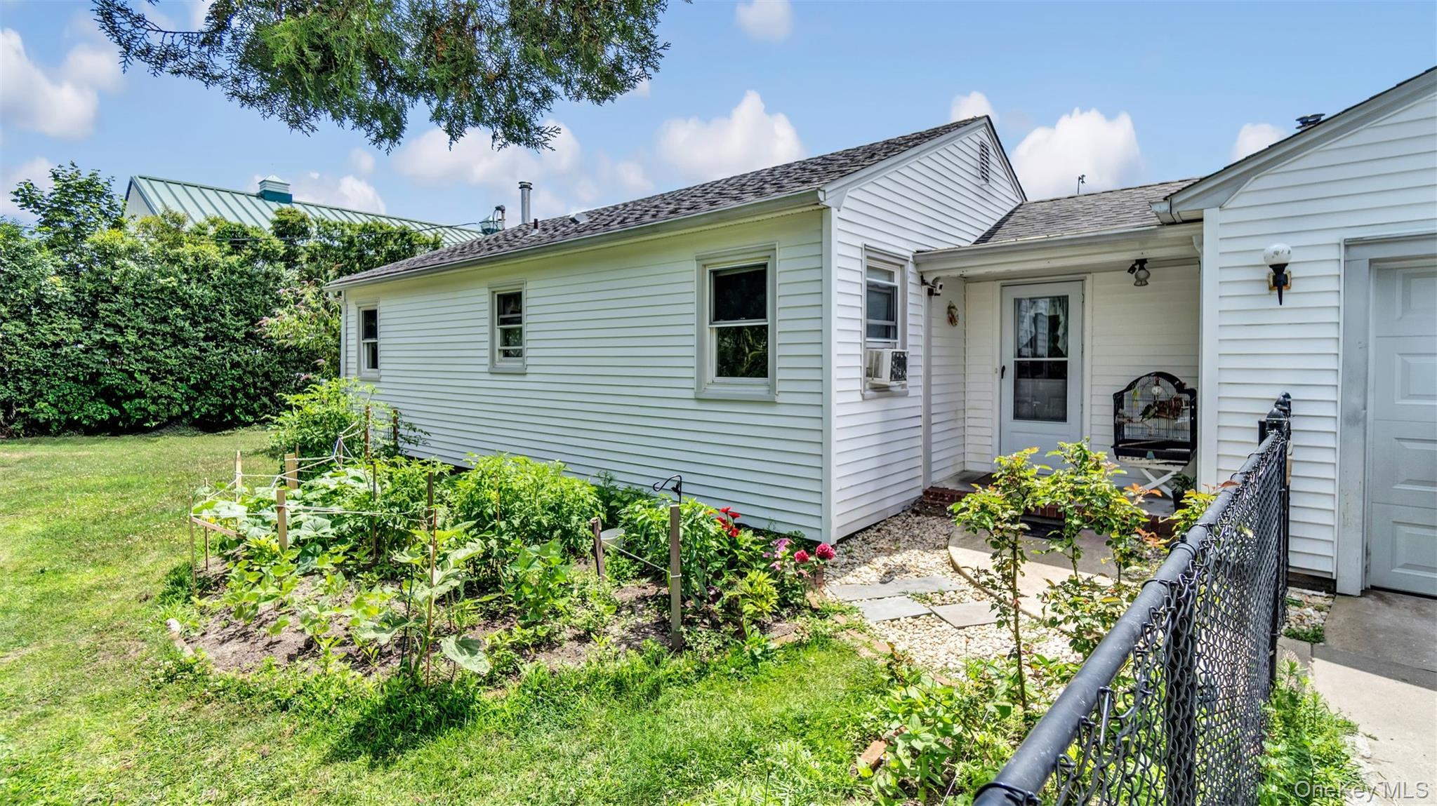 Single Family Foster Suffolk County, NY 11946, MLS-896525-3