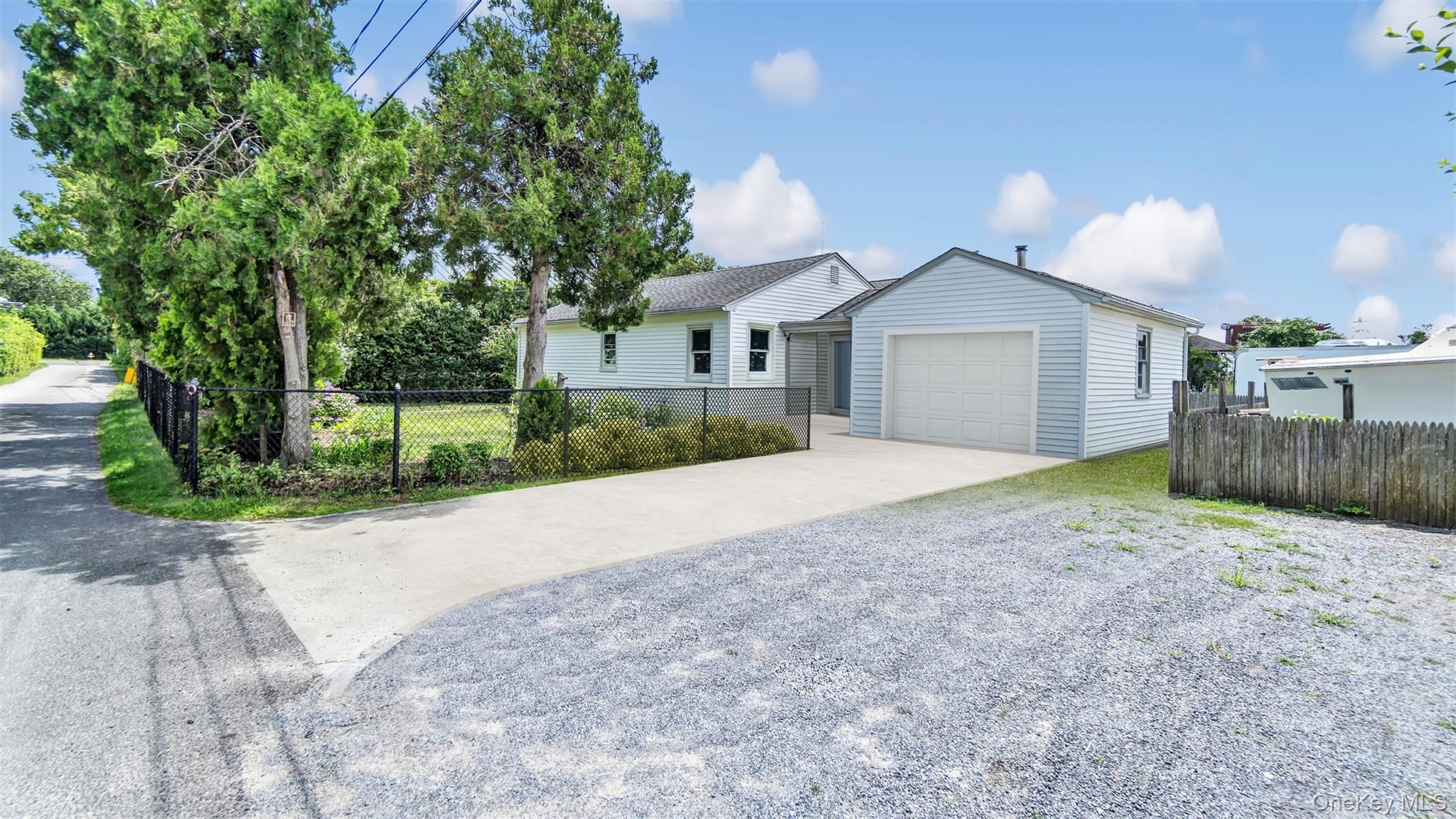 Single Family Foster Suffolk County, NY 11946, MLS-896525-5