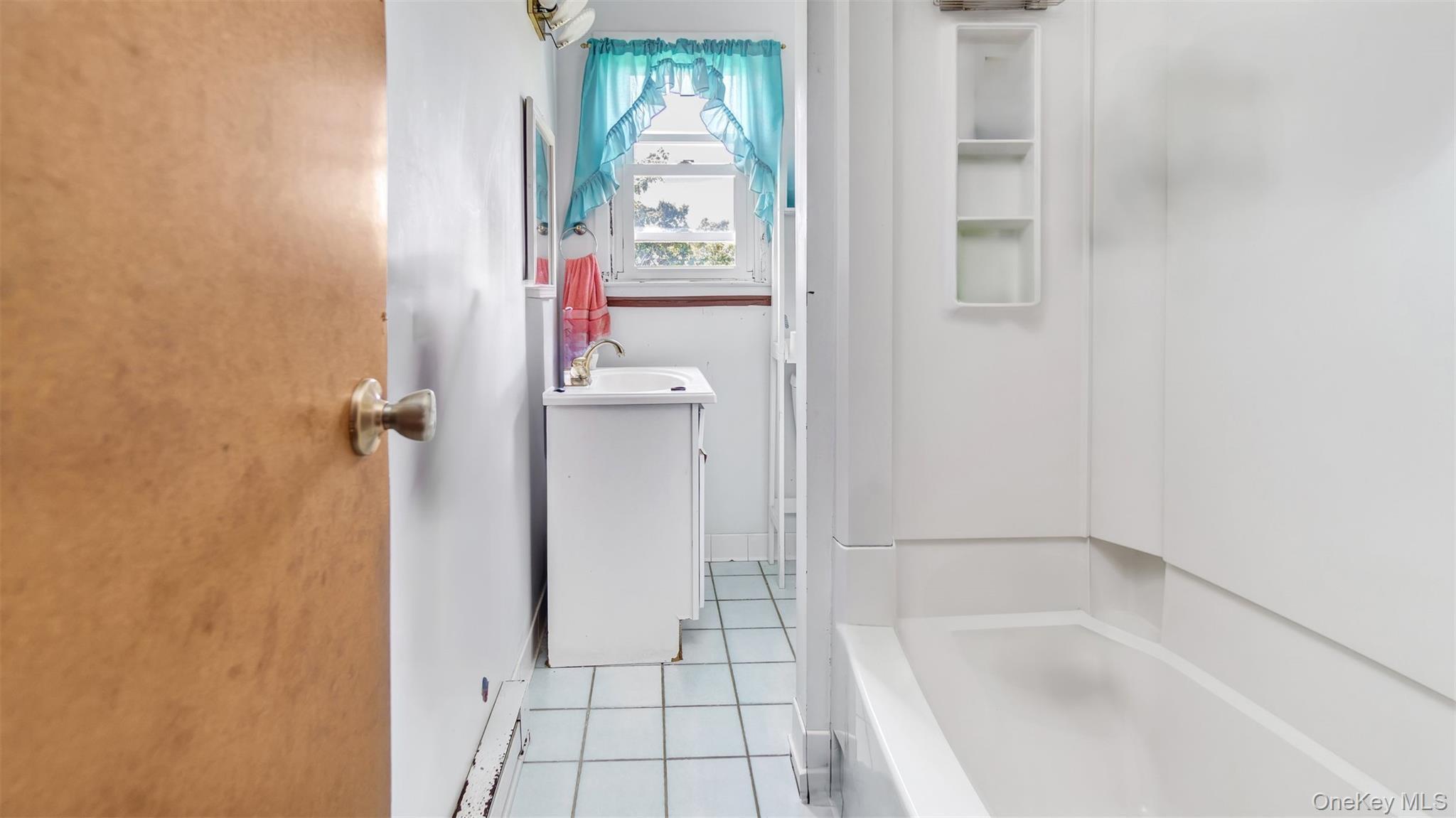 Single Family Foster Suffolk County, NY 11946, MLS-896525-9