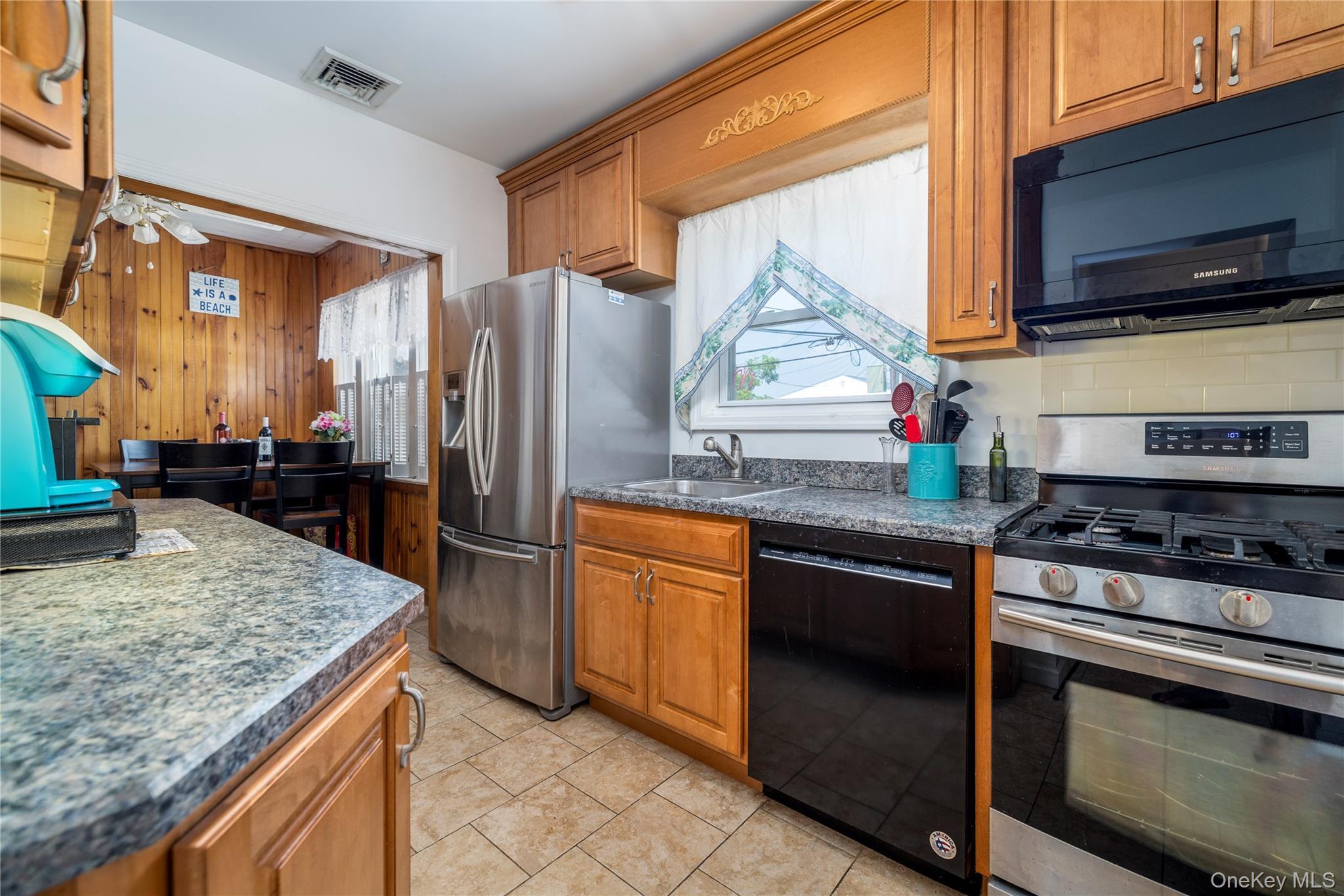 Single Family Barnes Nassau County, NY 11561, MLS-896591-10