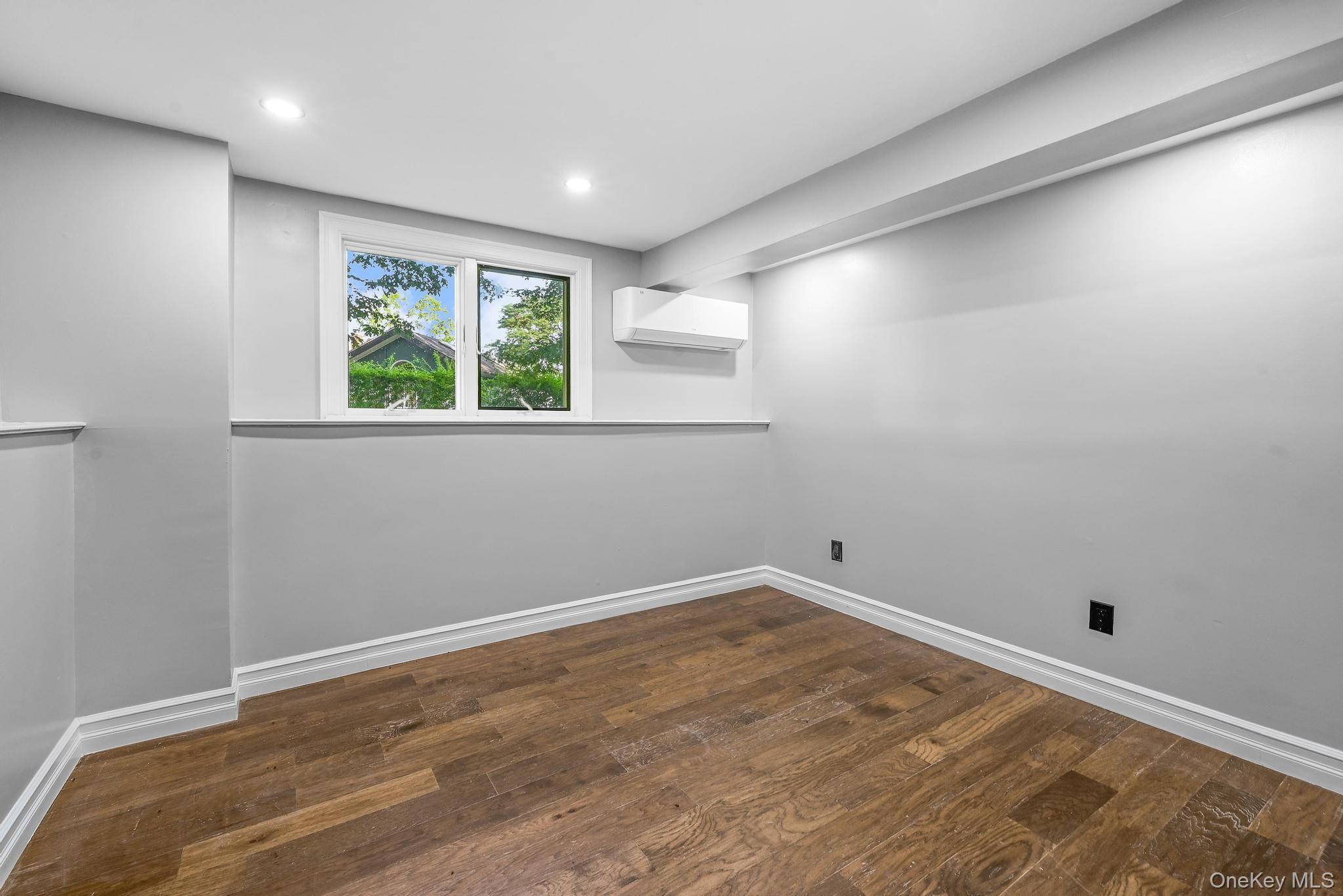 Single Family Wintergreen Suffolk County, NY 11747, MLS-896606-35